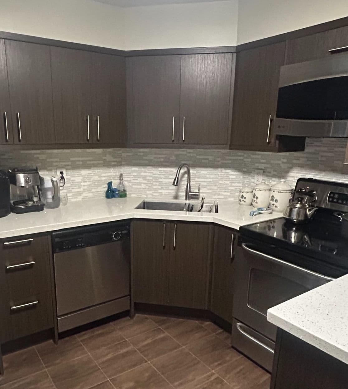 61 Markbrook Lane 811, Toronto W10, ON M9V 5E7