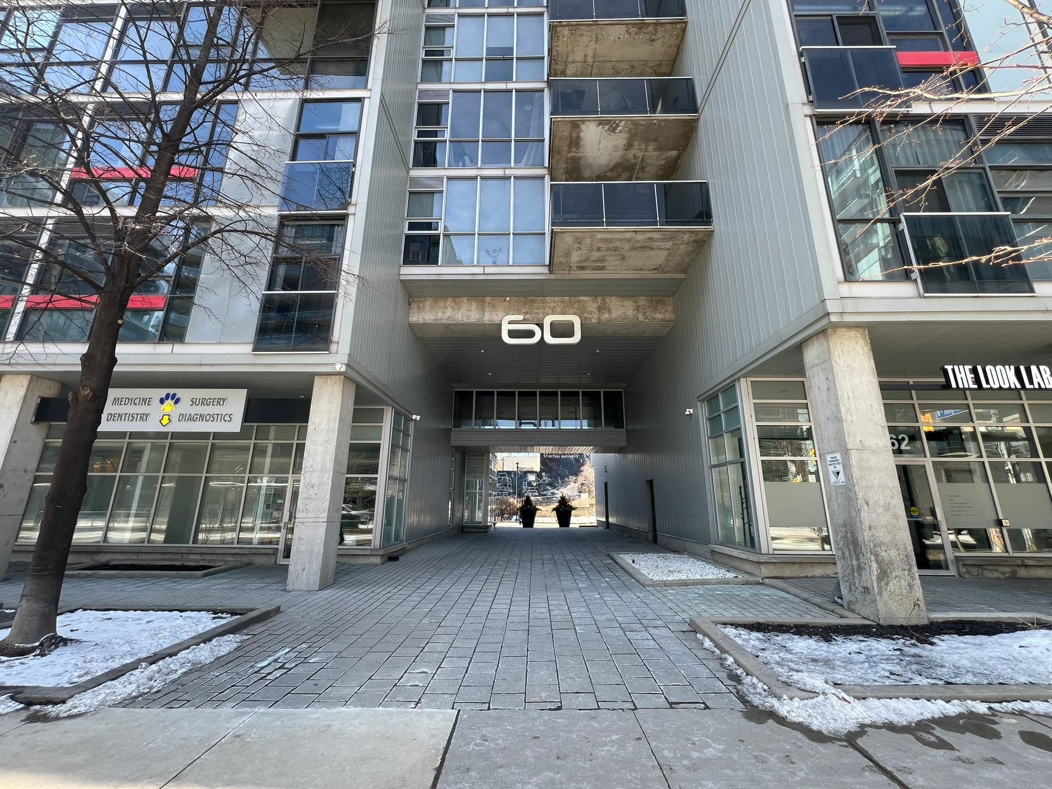 60 Bathurst Street 601, Toronto C01, ON M5V 2P4