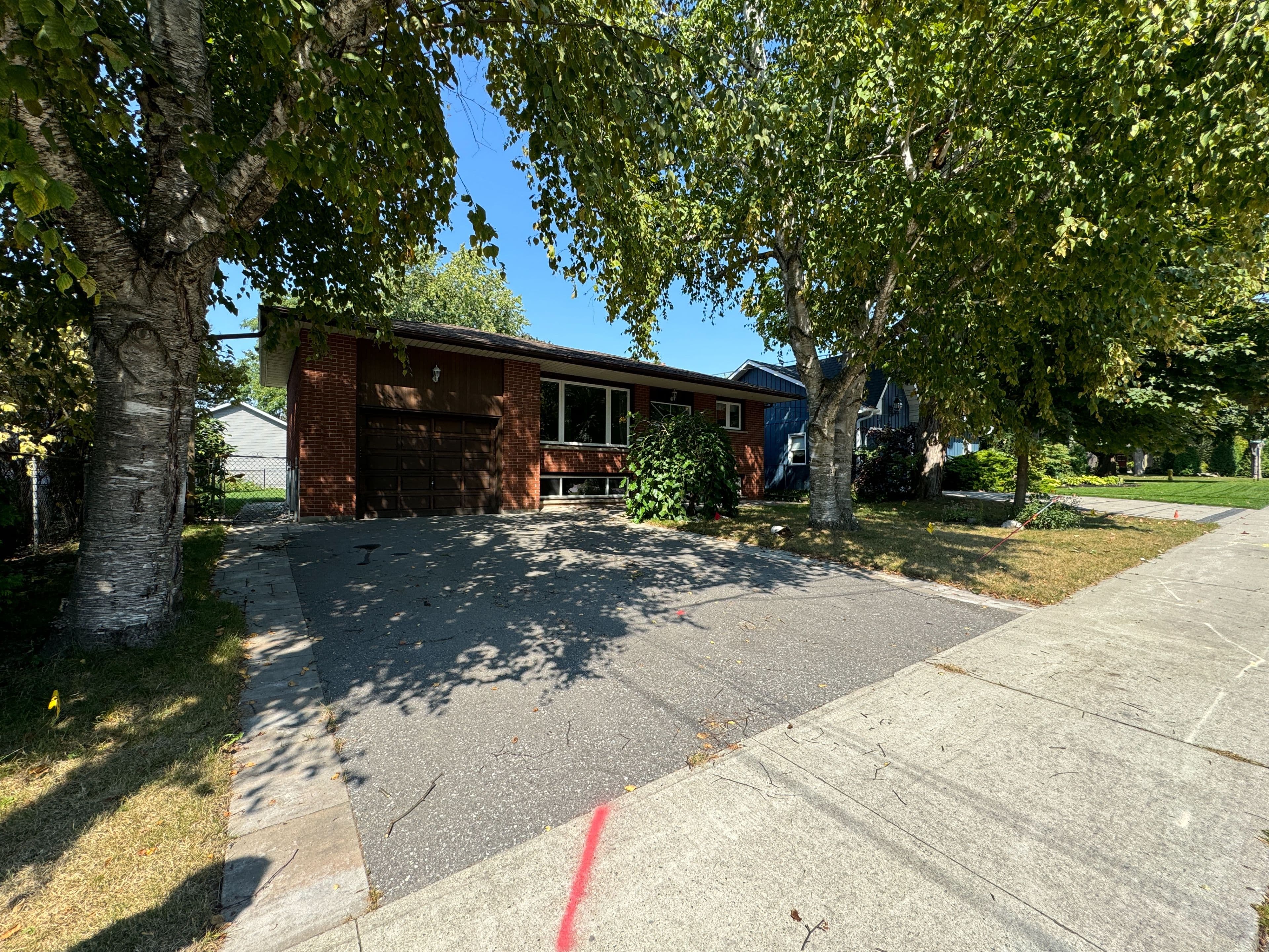 404 Trent Street W, Whitby, ON L1N 1M5