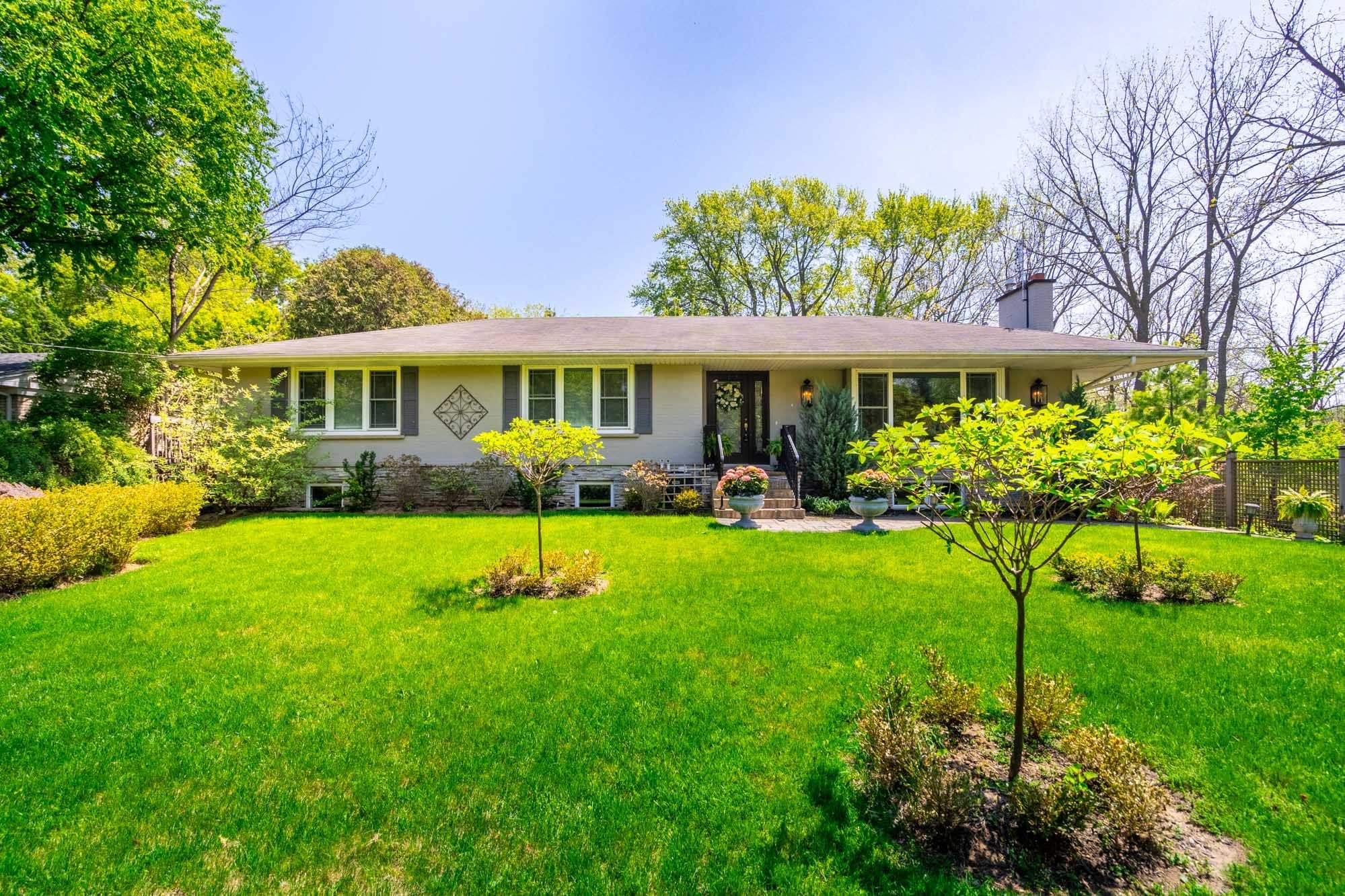 4306 Lakeshore Road, Burlington, ON L7L 1A8