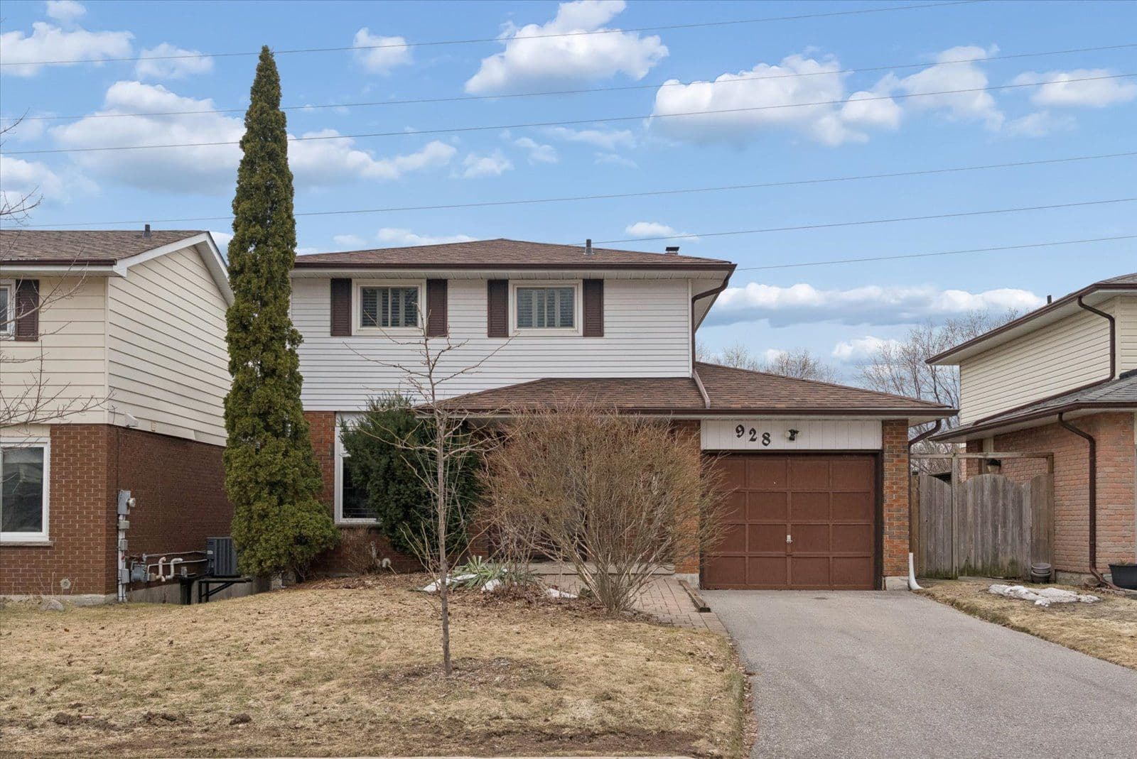 928 Downing Court, Oshawa, ON L1G 7R5