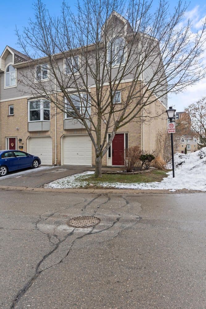 9 AILSA Place 43, London South, ON N5Z 4Z6