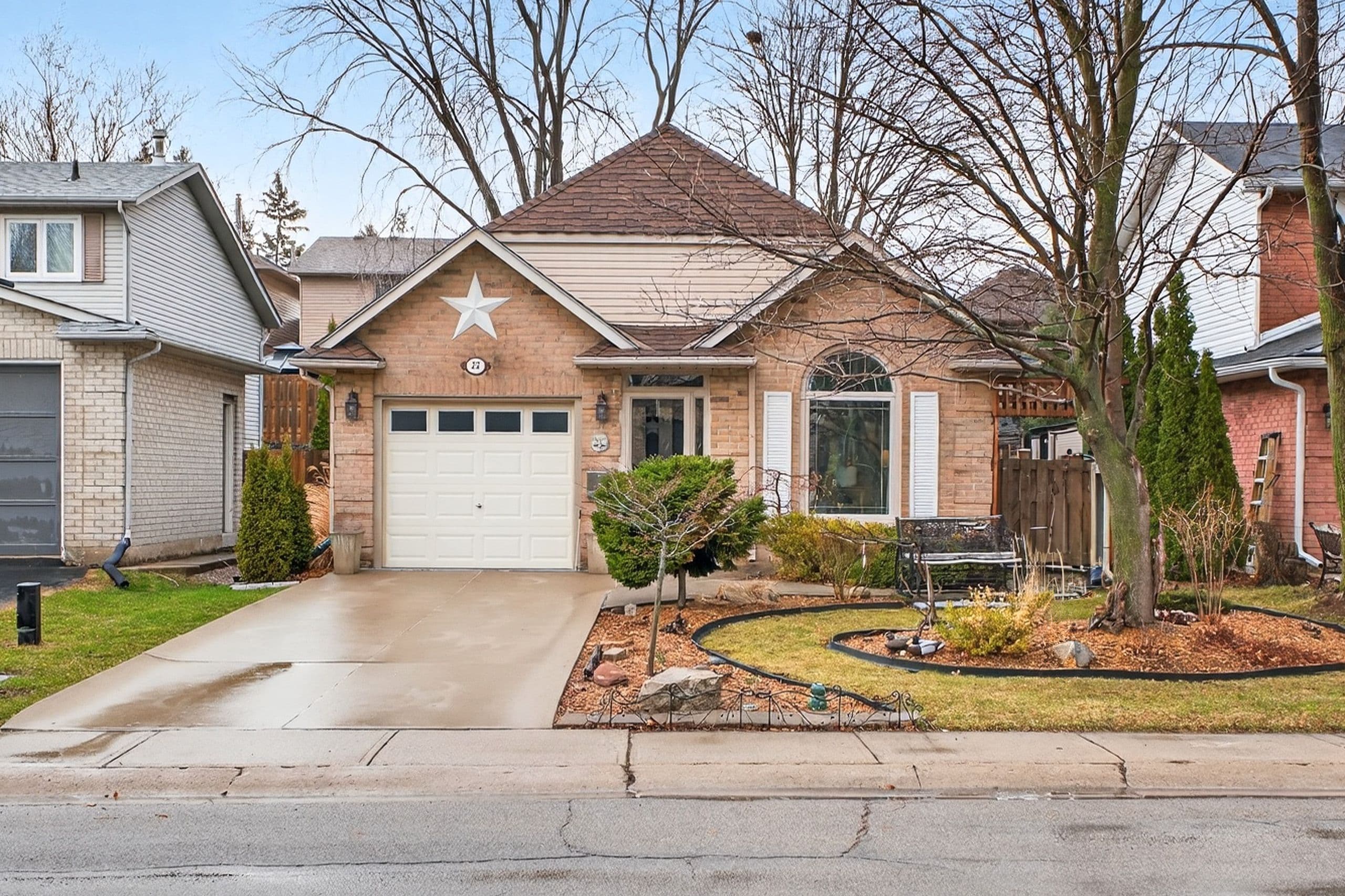 22 NOVOCO Drive, Hamilton, ON L9C 7E8