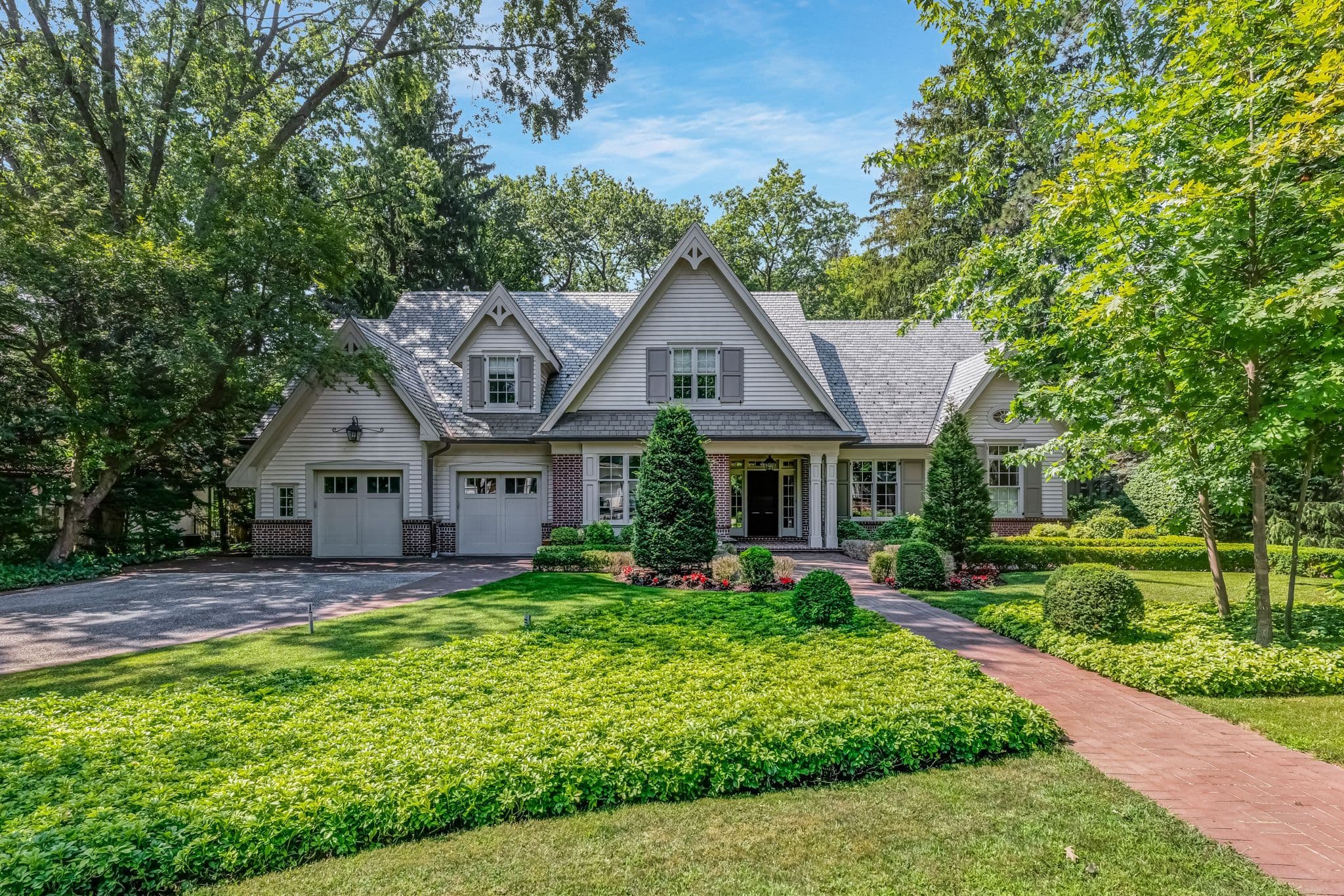 190 Donnelly Drive, Mississauga, ON L5G 2M4