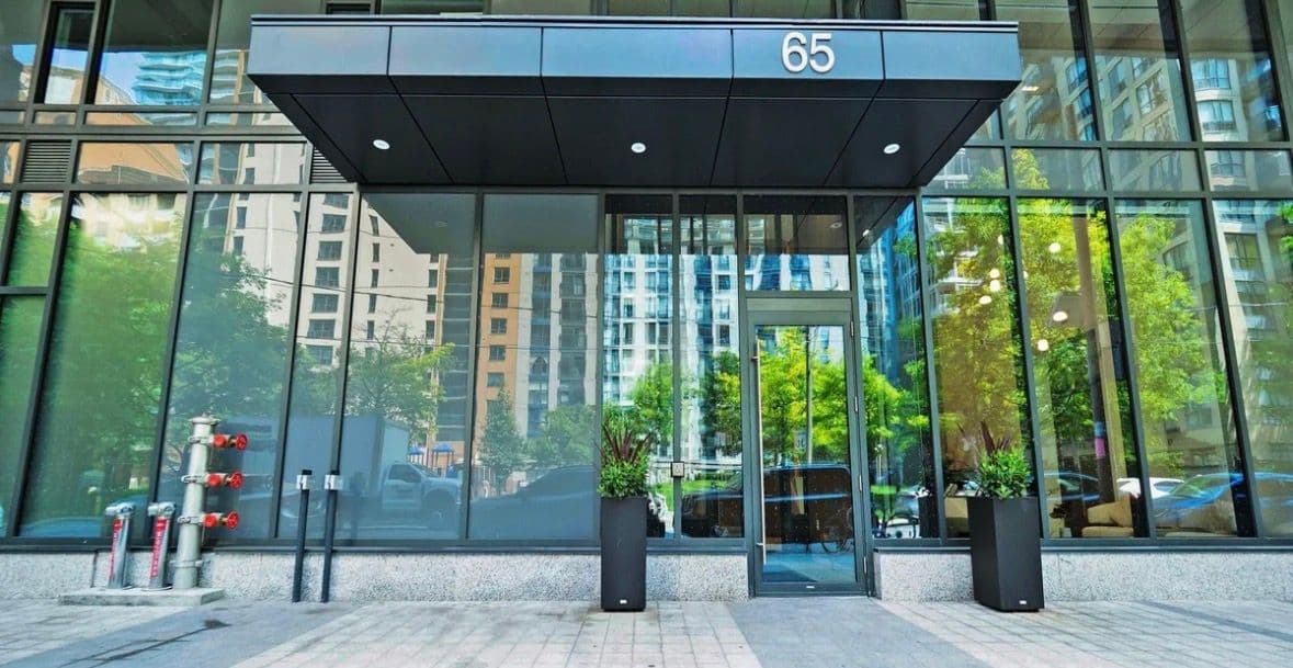 65 Mutual Street 2404, Toronto C08, ON M5B 0E5