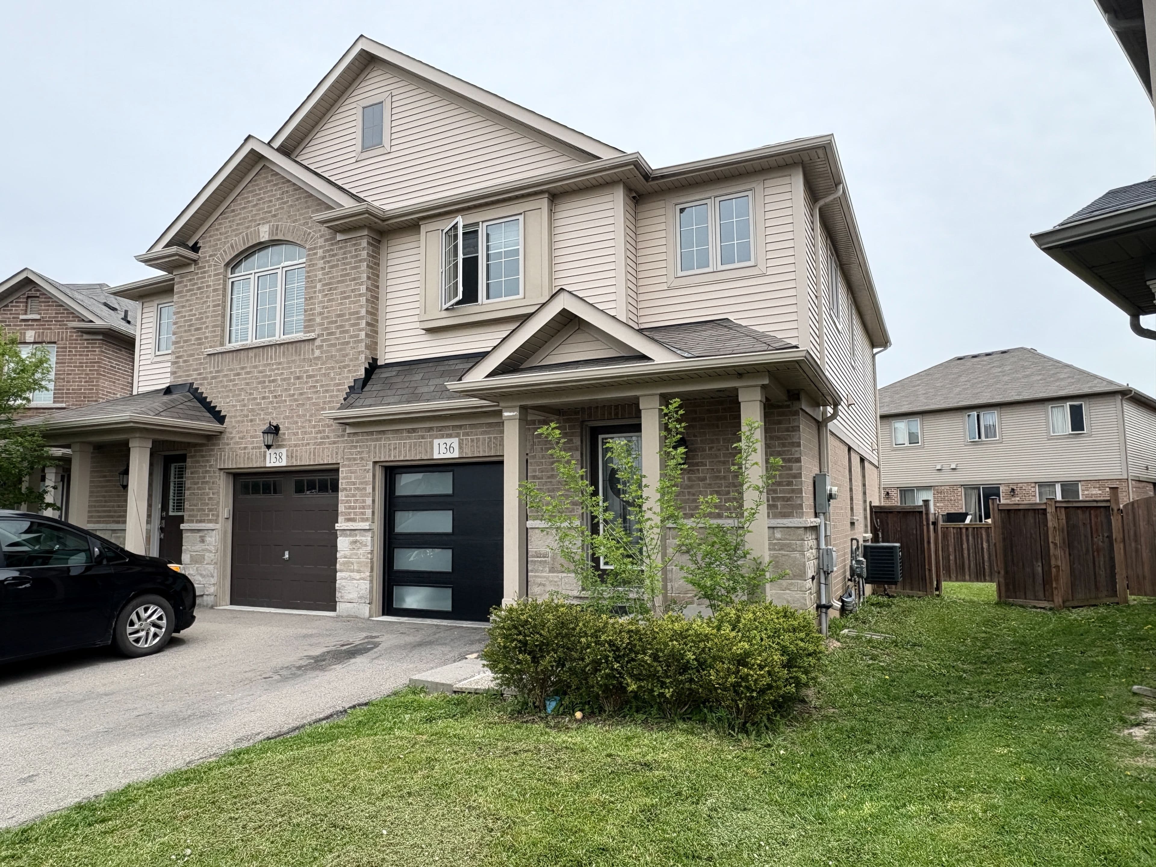 136 Westbank Trail, Hamilton, ON L8J 1R5