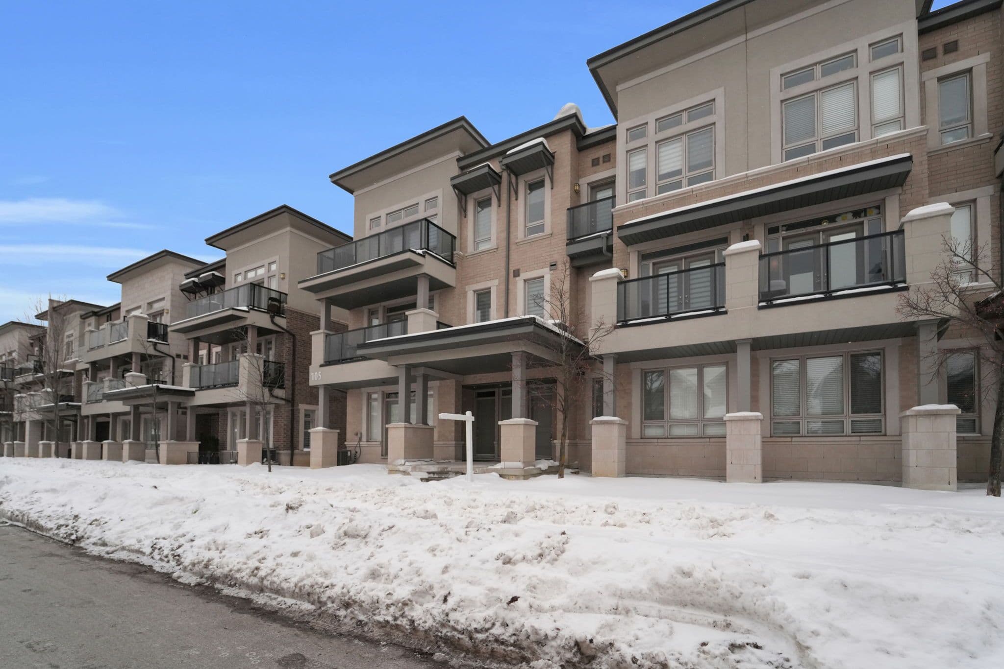 105 Kayla Crescent 10, Vaughan, ON L6A 4W3