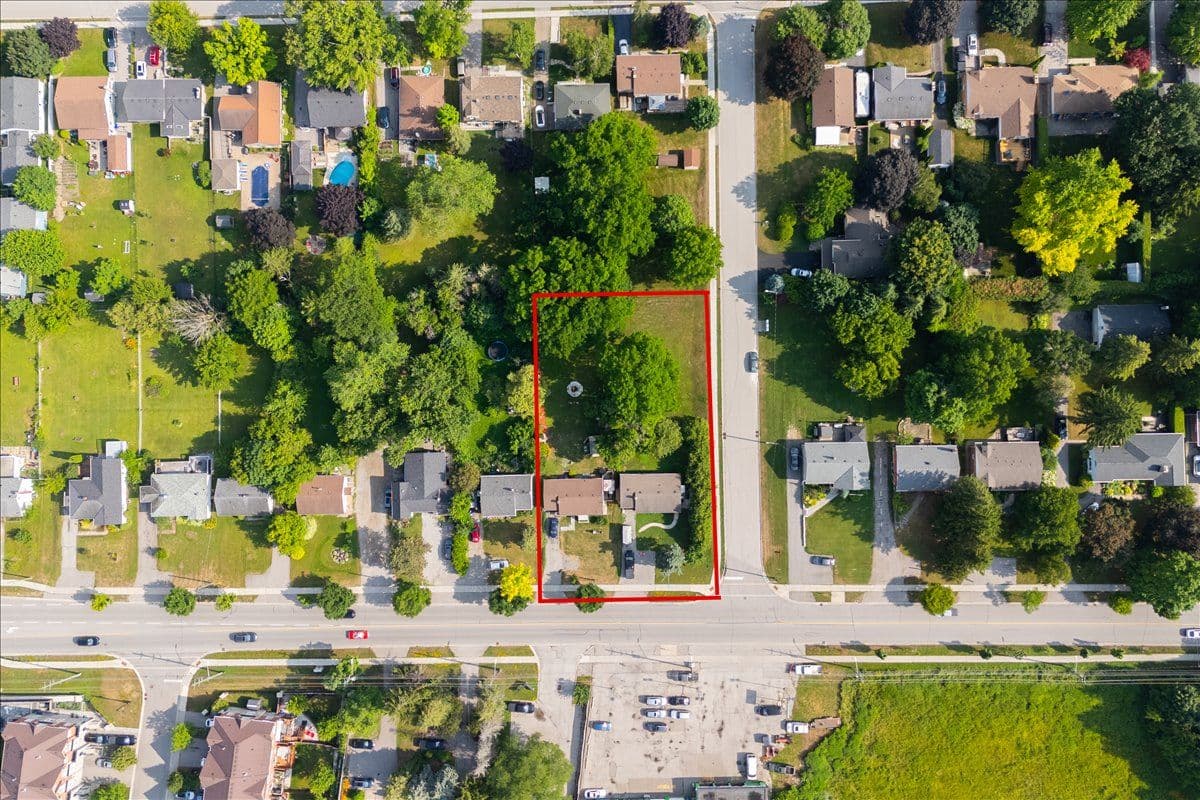 98 Eagle Street, Newmarket, ON L3Y 1J4