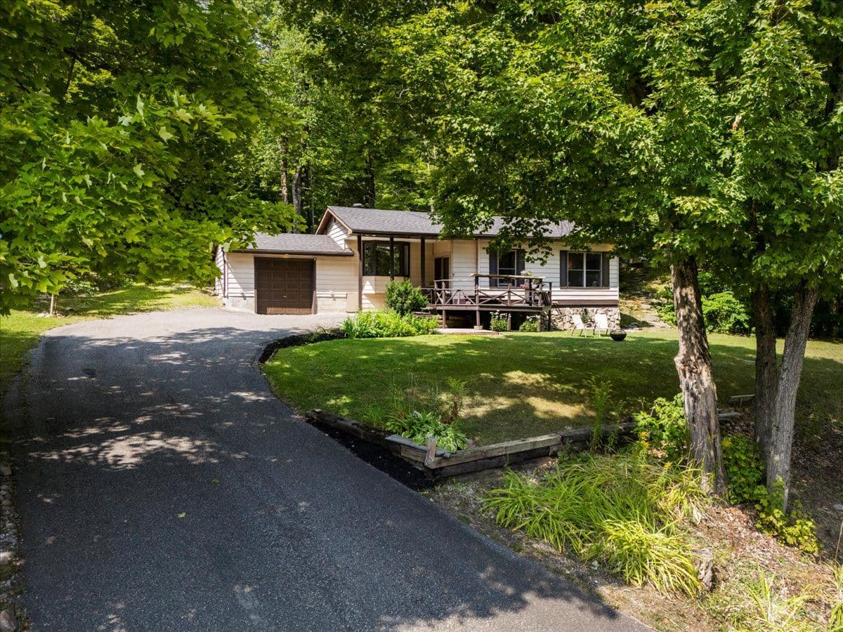 1867 Fraserburg Road, Bracebridge, ON P1L 1X3
