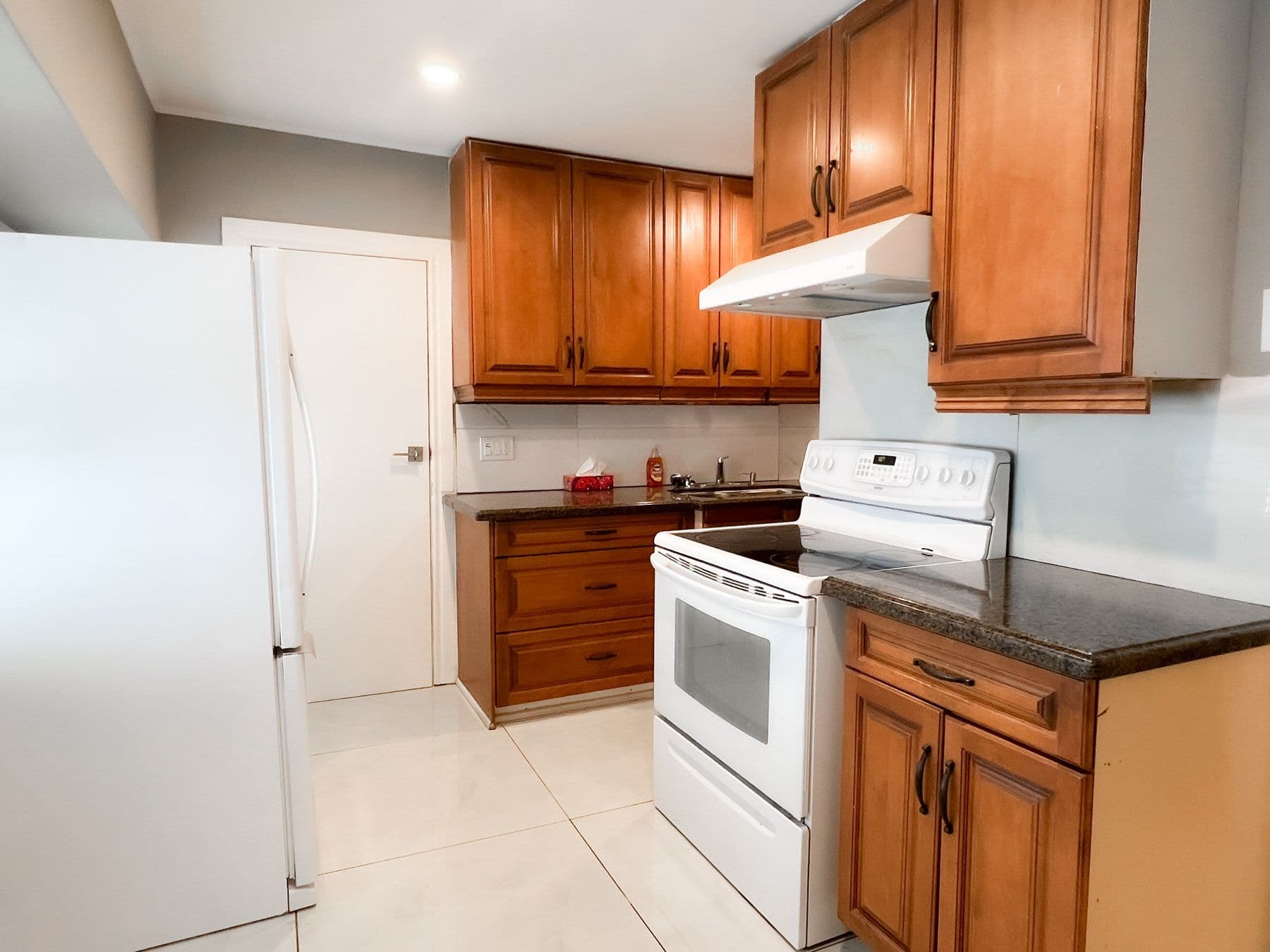 9 Albright Avenue Main, Toronto W06, ON M8W 1W9