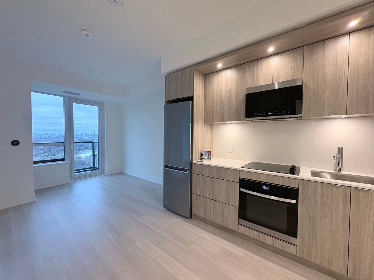 60 Central Park Roadway N/A 2214, Toronto W08, ON M9A 3K1