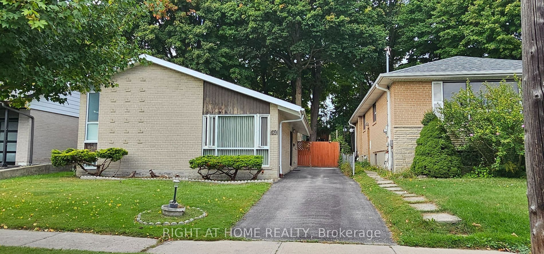49 Brightside Drive, Toronto E10, ON M1E 3Y8
