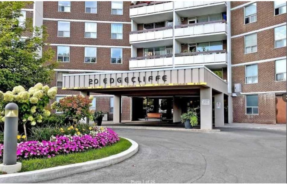 20 Edgecliff Golfway 1403, Toronto C11, ON M3C 3A4