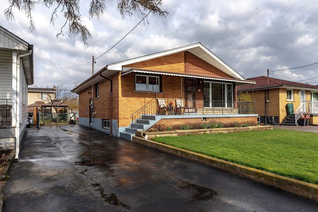 92 Reid Avenue S, Hamilton, ON L8K 3V1