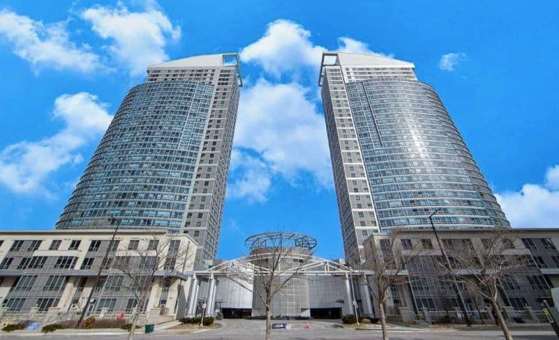 36 Lee Centre Drive 2707, Toronto E09, ON M1H 3K2