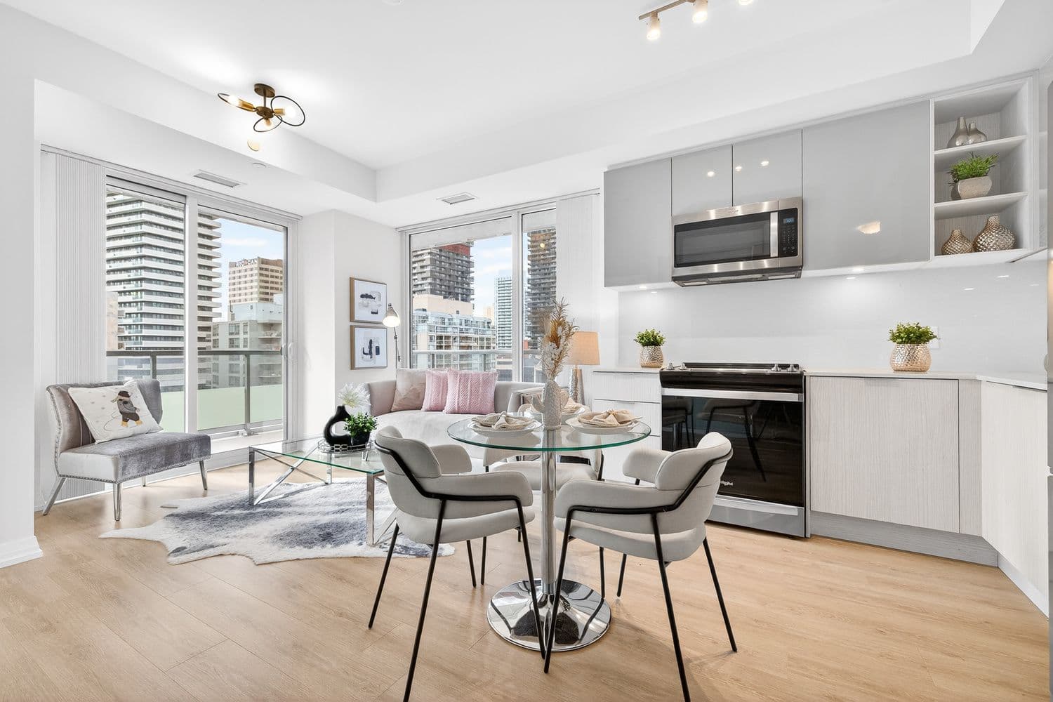 50 Dunfield Avenue 1217, Toronto C10, ON M4S 0E4