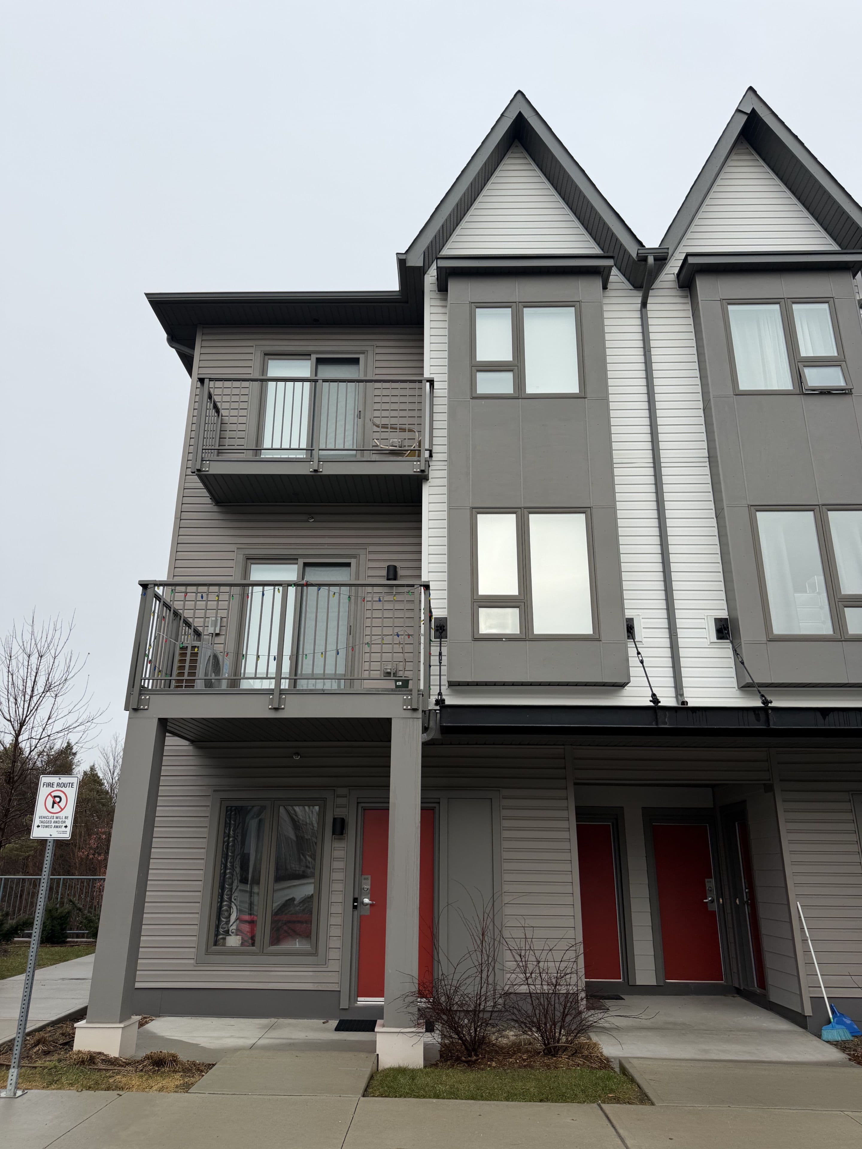 2635 William Jackson Drive 807, Pickering, ON L1P 2V8