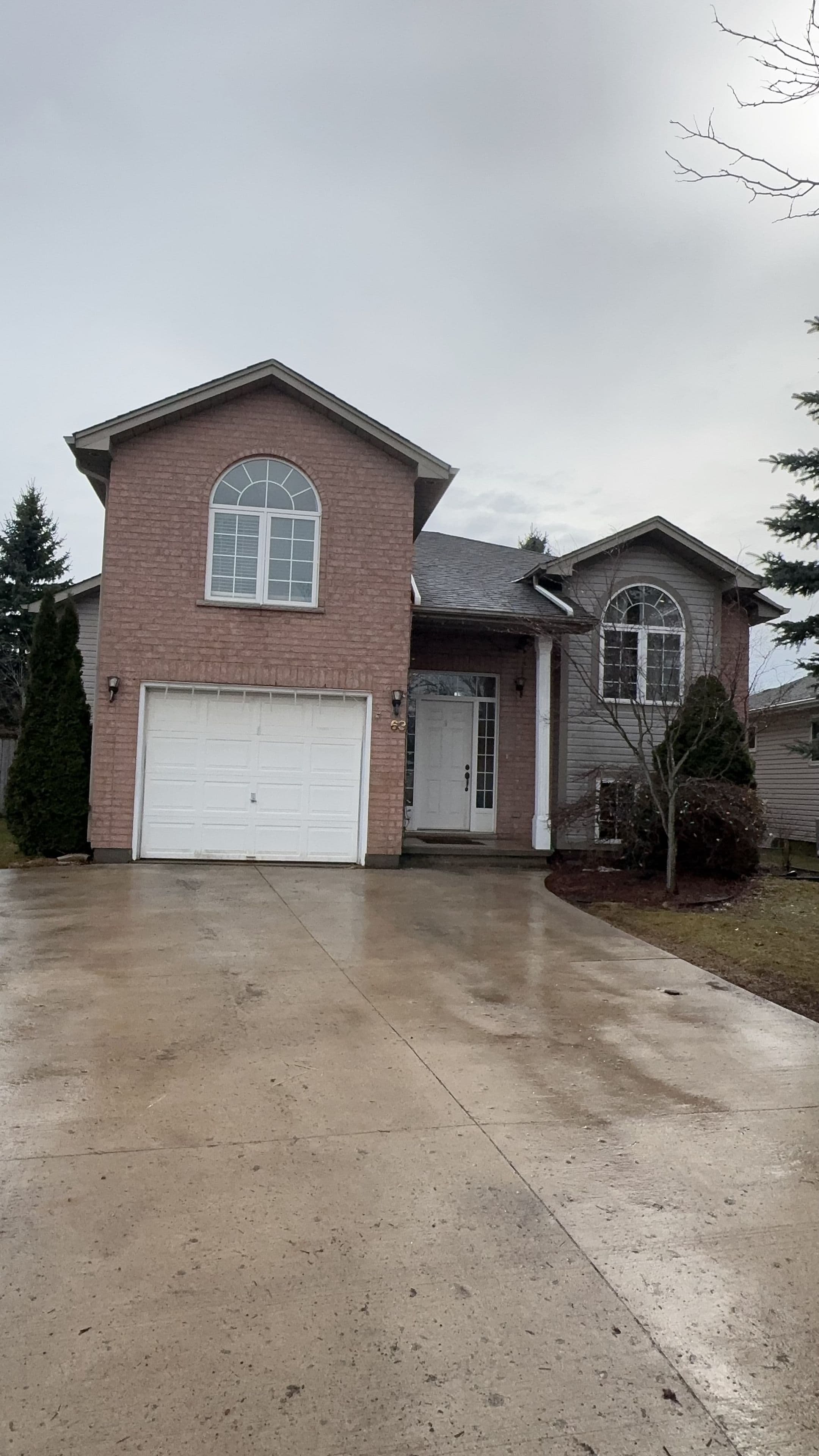 63 Jackson Court E, Welland, ON L3C 7G4