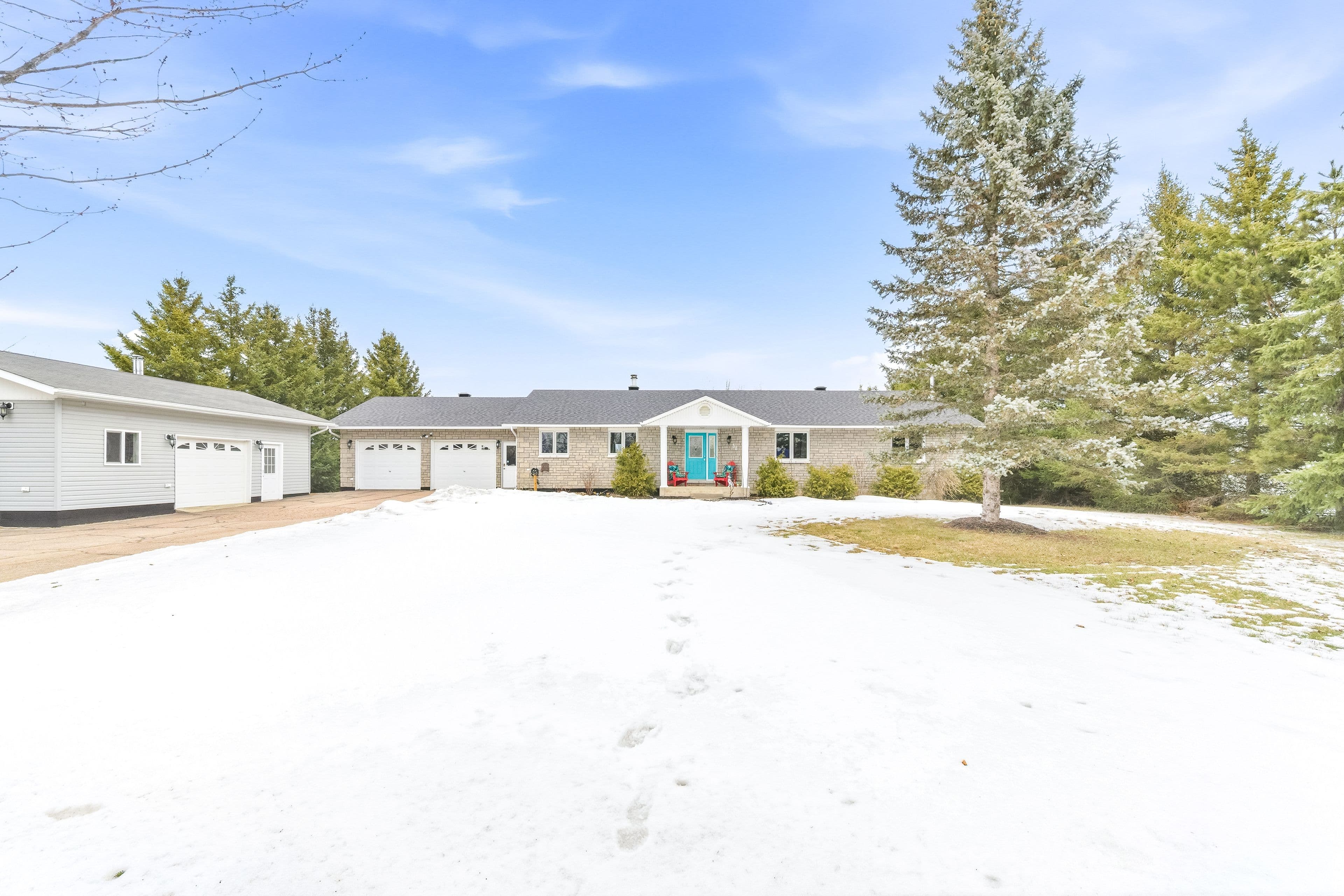 56 Robertson Drive, Whitewater Region, ON K0J 1C0