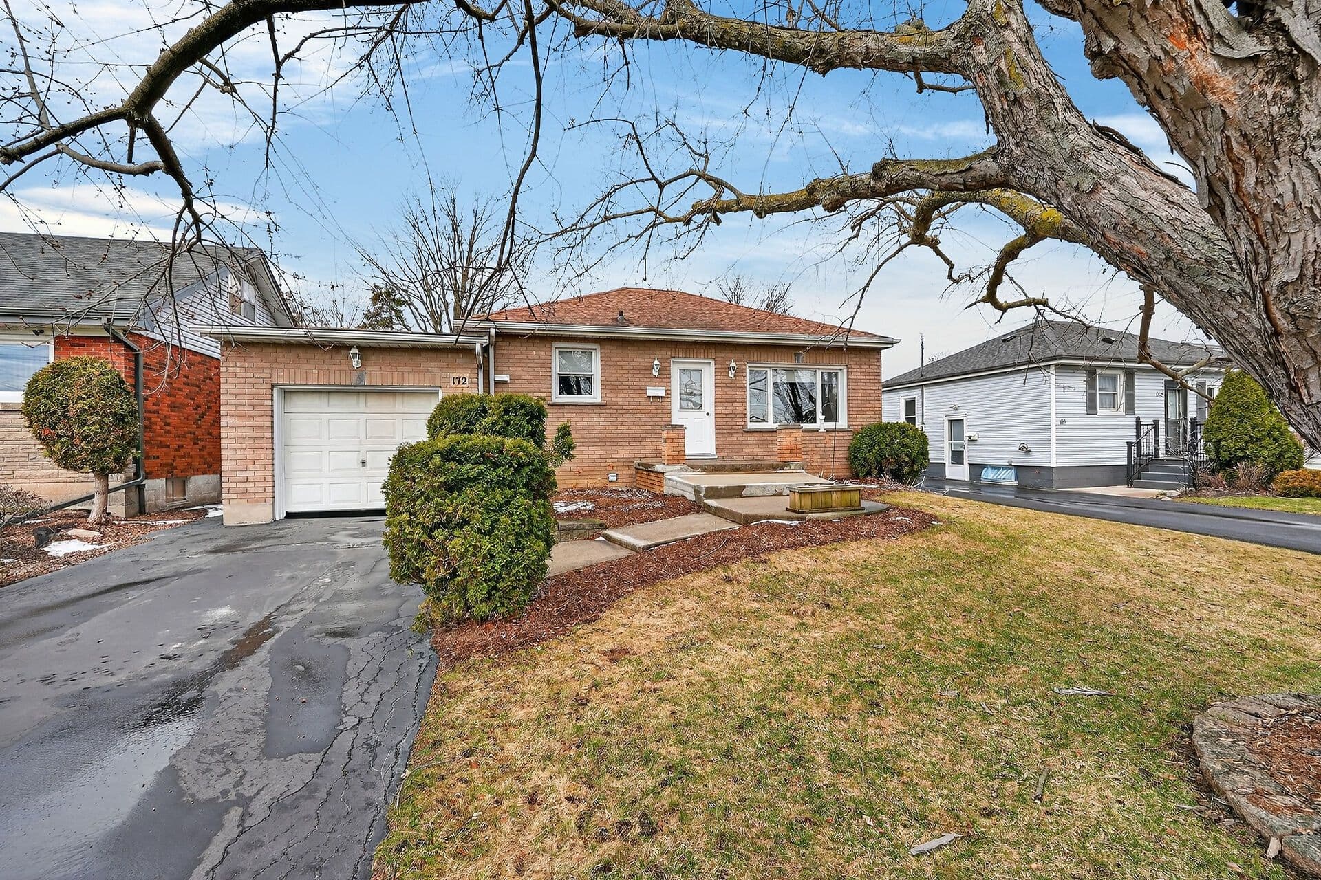 172 Ridge Street, Hamilton, ON L9A 2X5