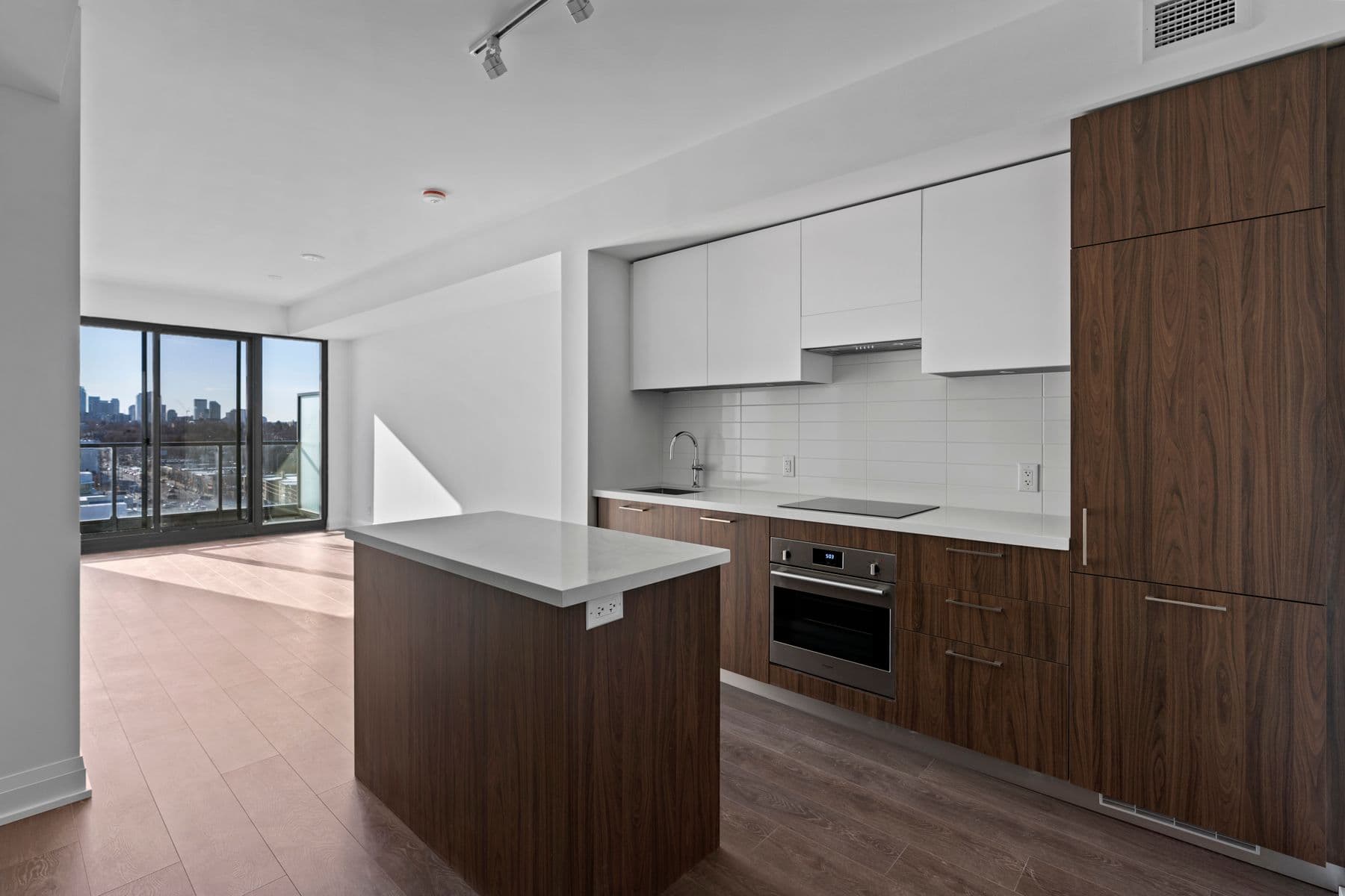 33 Frederick Todd Way 1005, Toronto C11, ON M4G 0C9