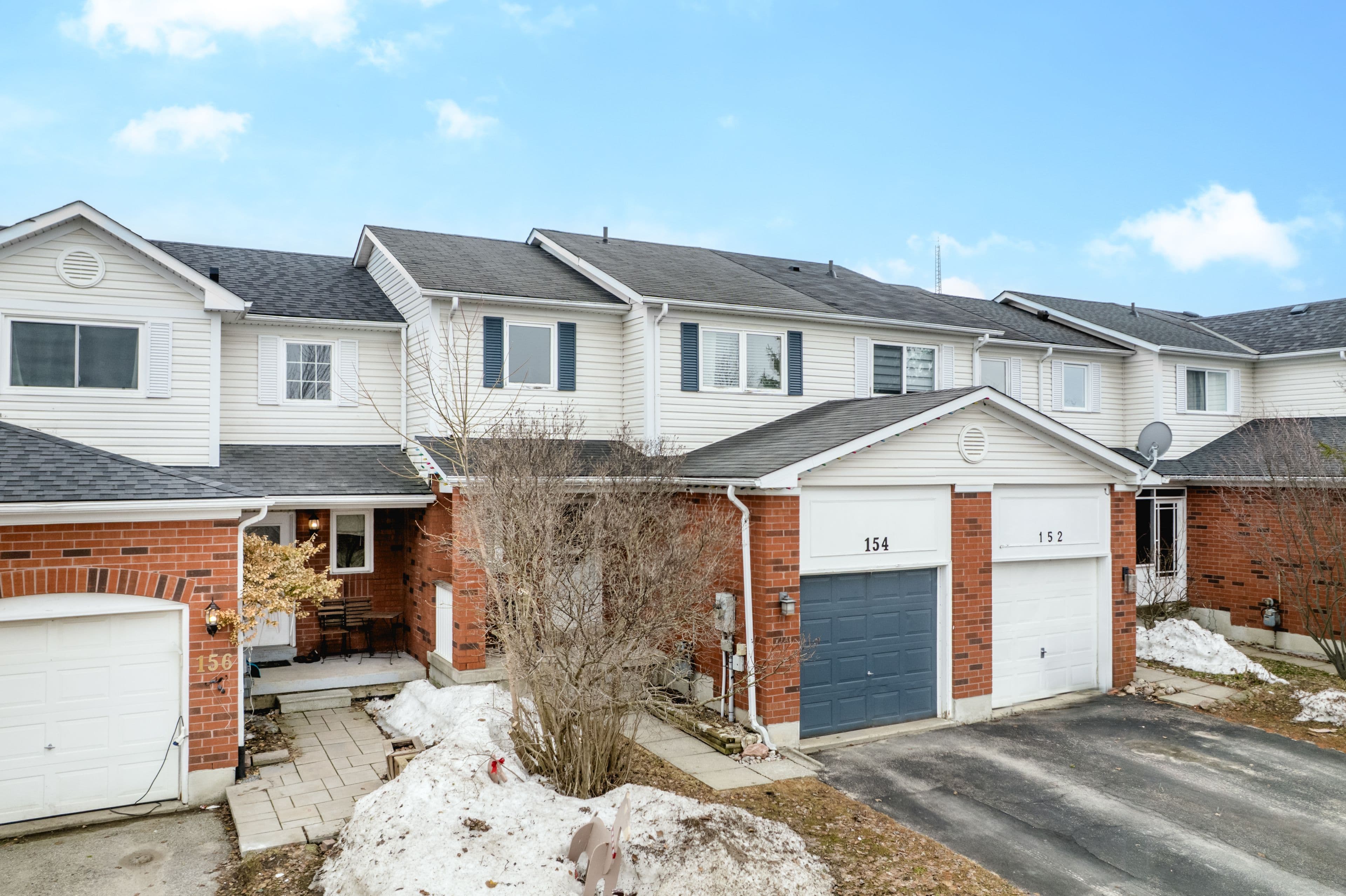 154 PICKETT Crescent, Barrie, ON L4N 8C2