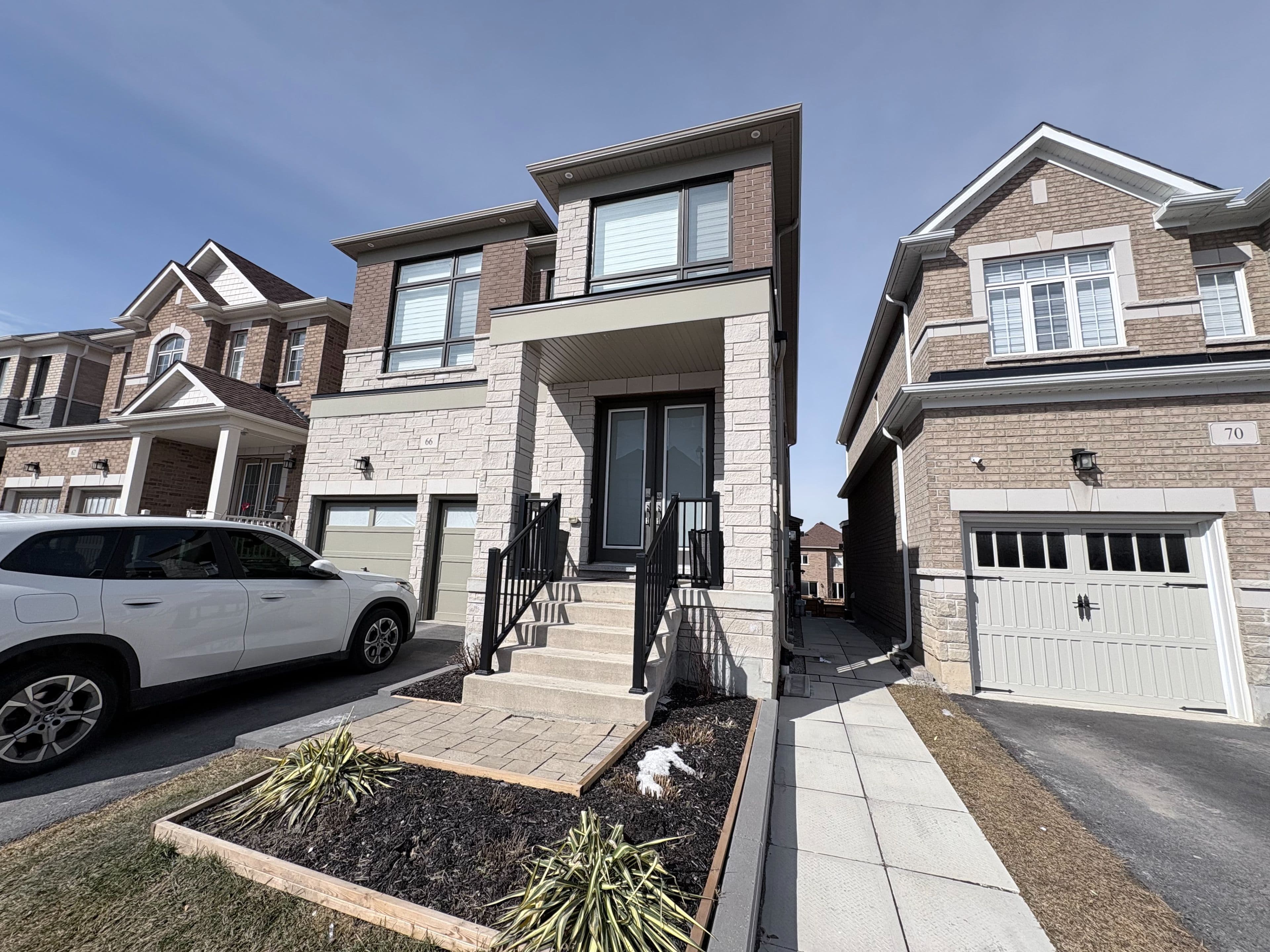 66 Woodhaven Avenue, Aurora, ON L4G 3Y2