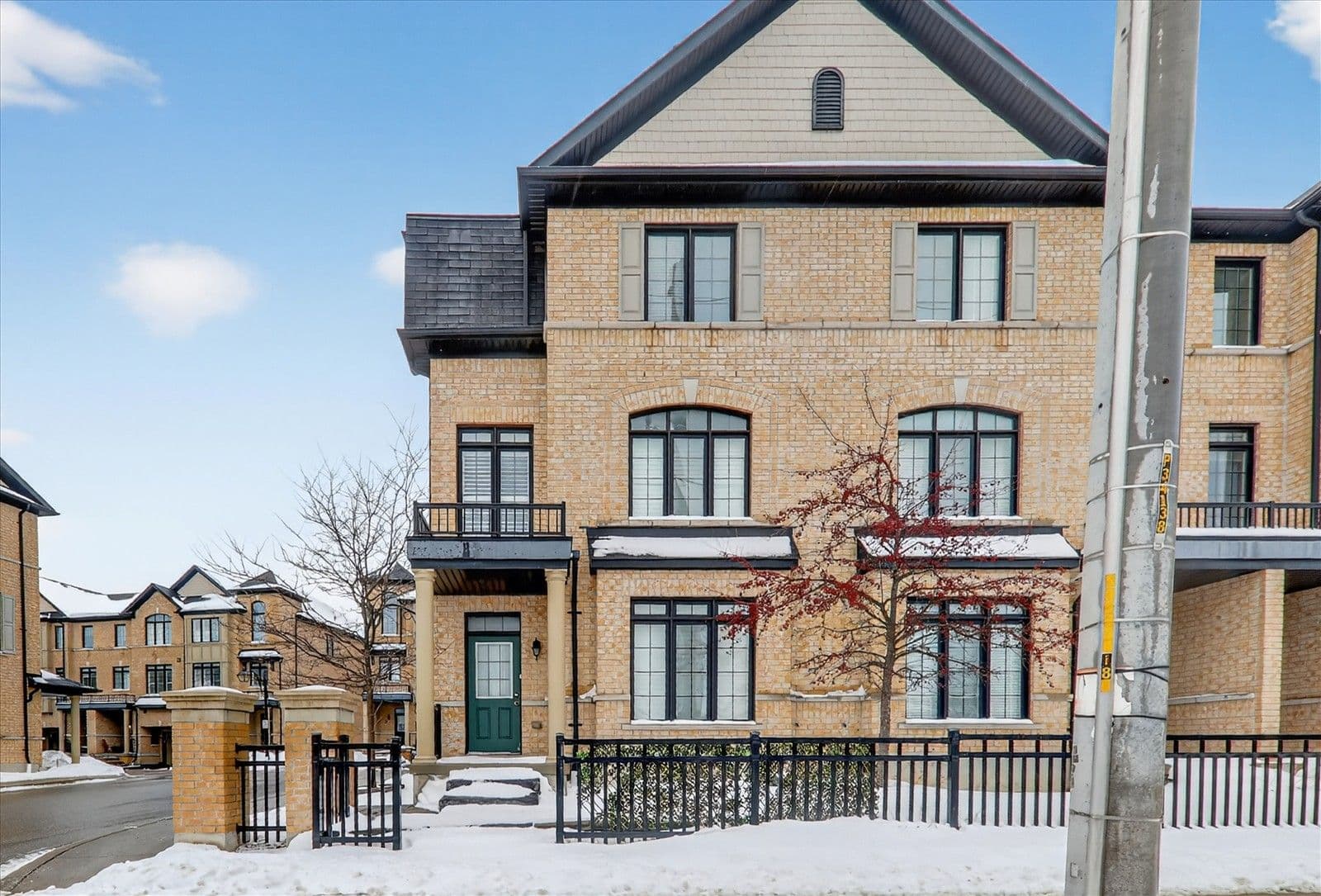 84 Quarrie Lane, Ajax, ON L1T 0N1