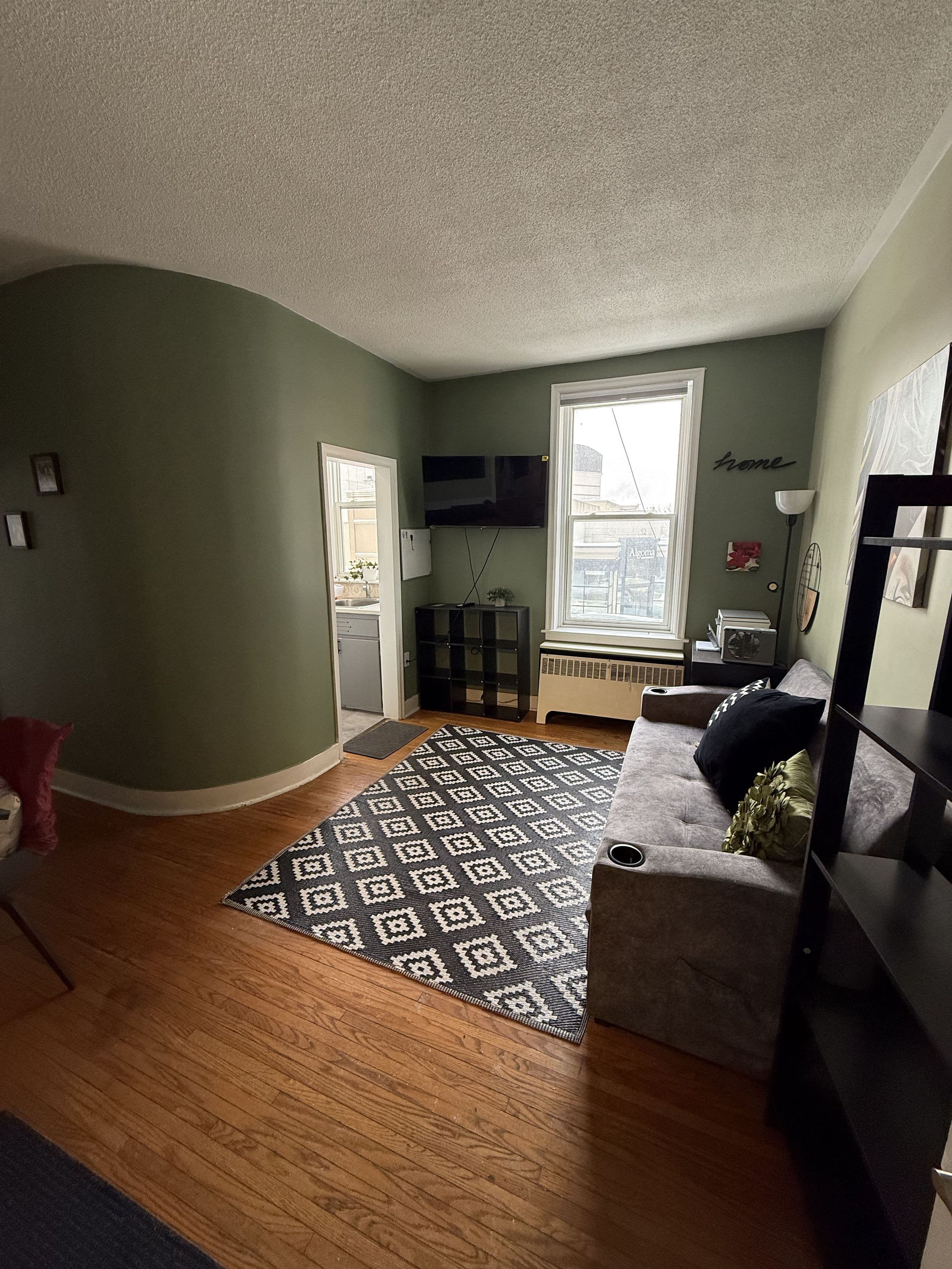 51 Queen Street East Street 2, Brampton, ON L6W 3P1