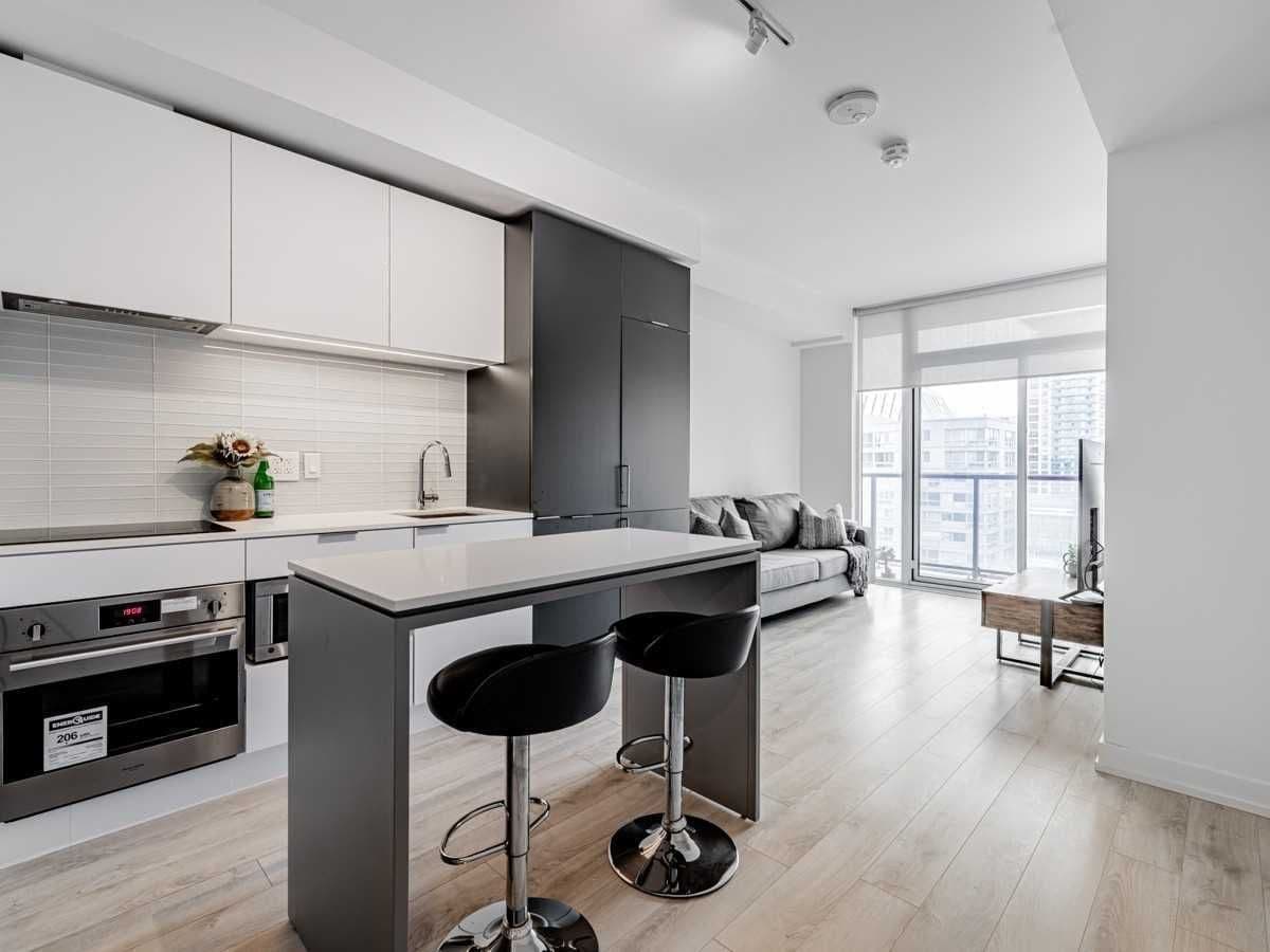 33 Helendale Avenue 707, Toronto C03, ON M4R 0A4