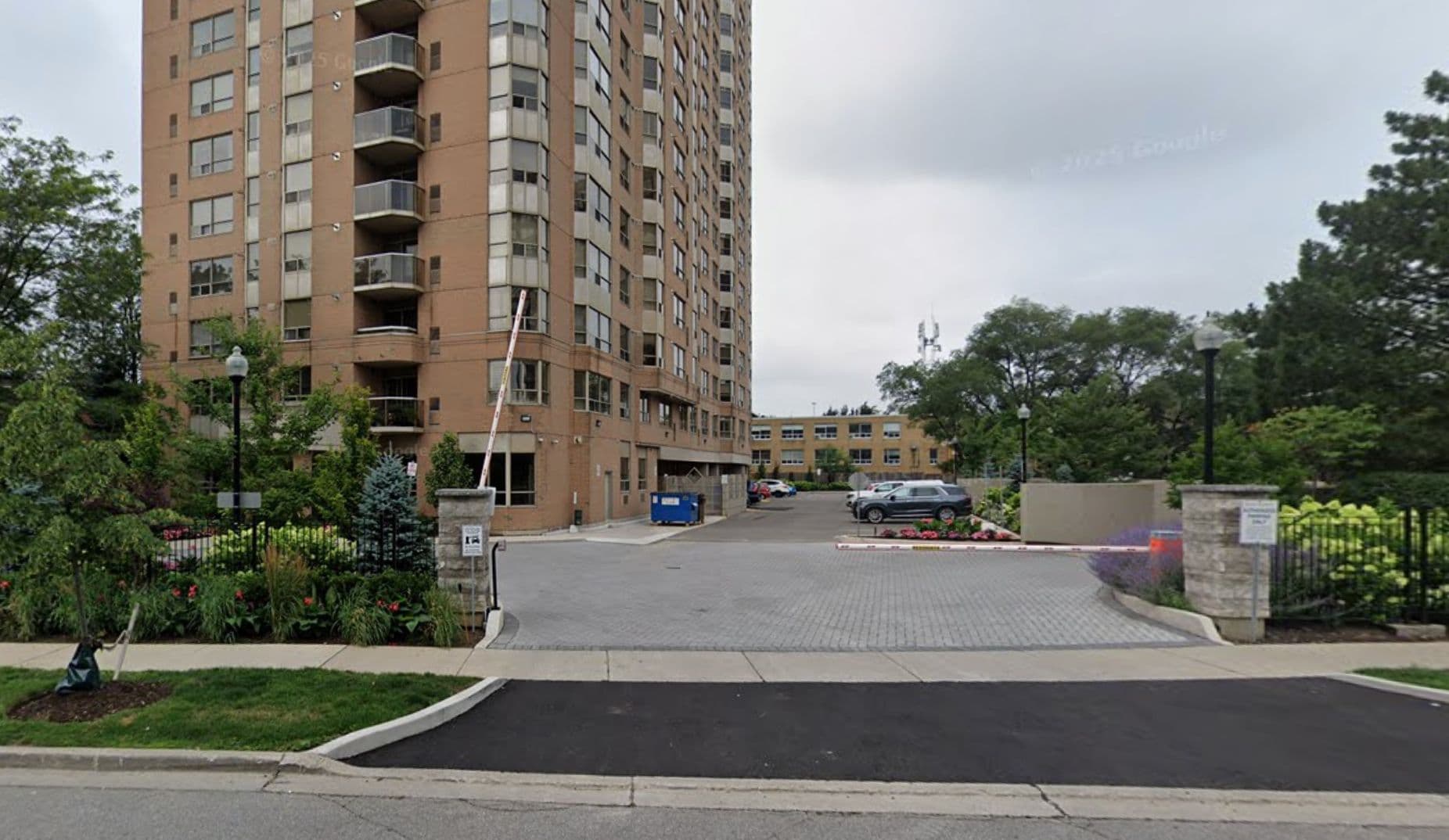 265 Ridley Boulevard 801, Toronto C04, ON M5M 4N8