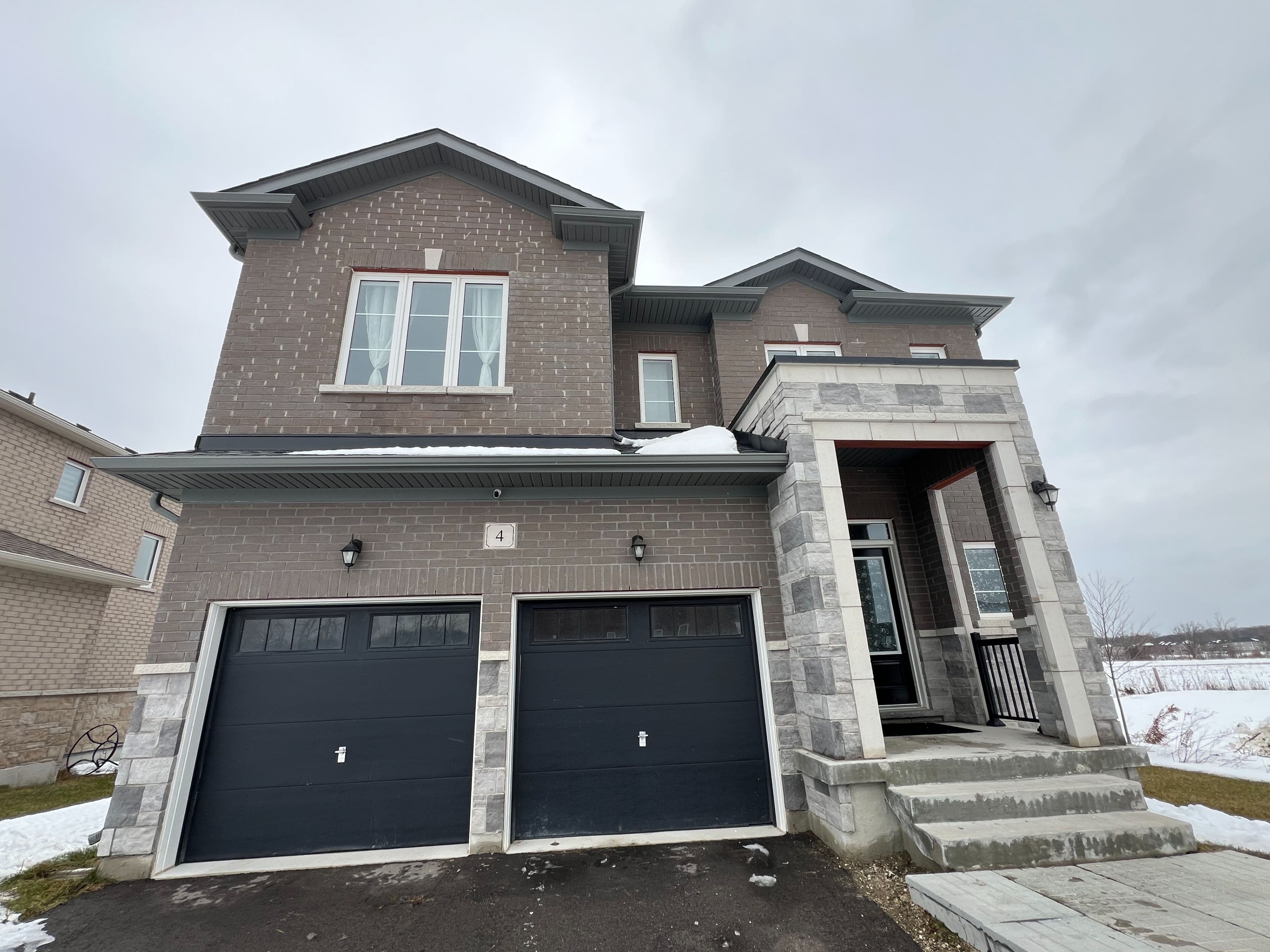 4 Middleton Drive, Wasaga Beach, ON L9Z 0K9