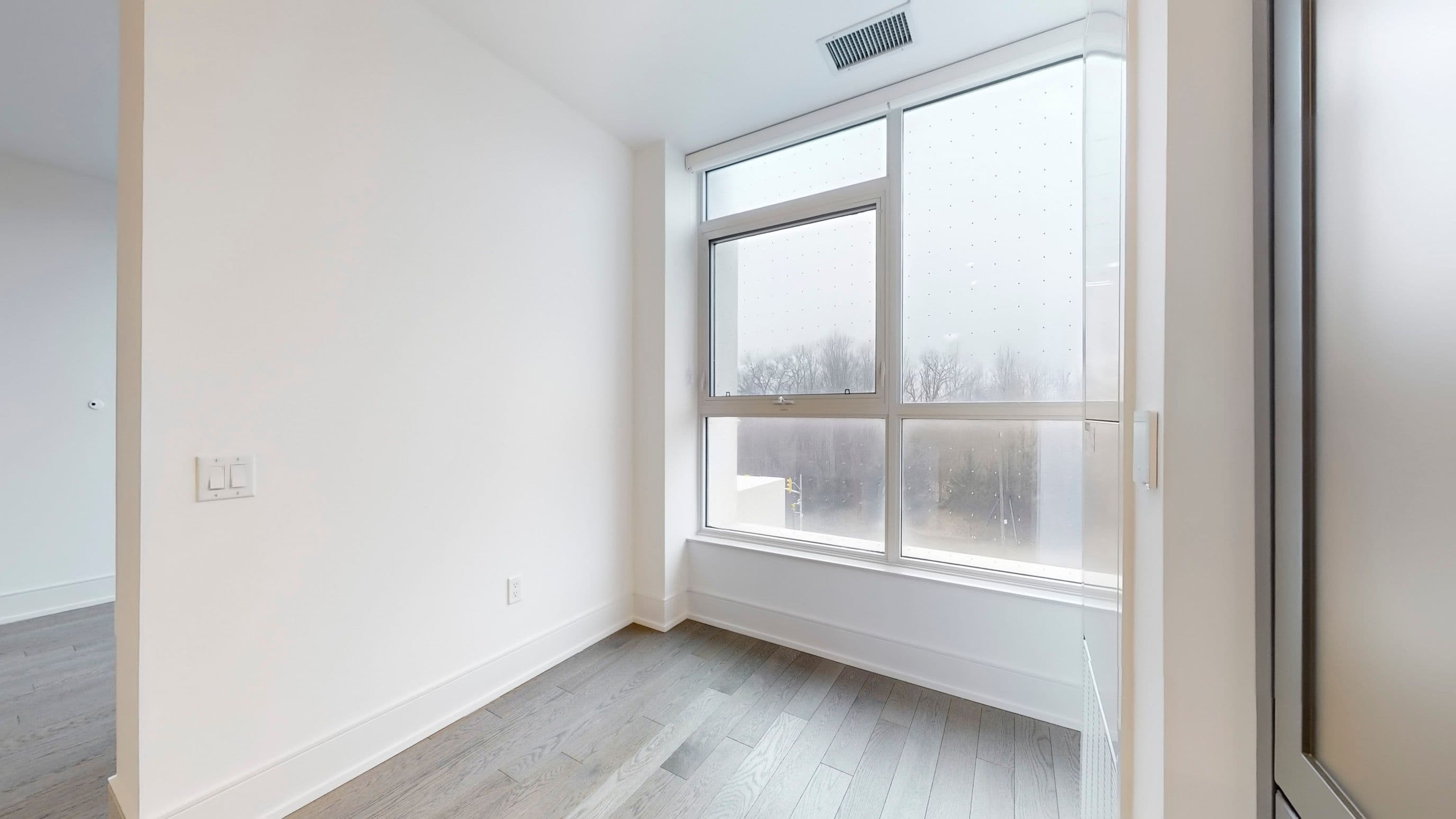 10 Inn on The Park Drive 212, Toronto C13, ON M3C 0P9