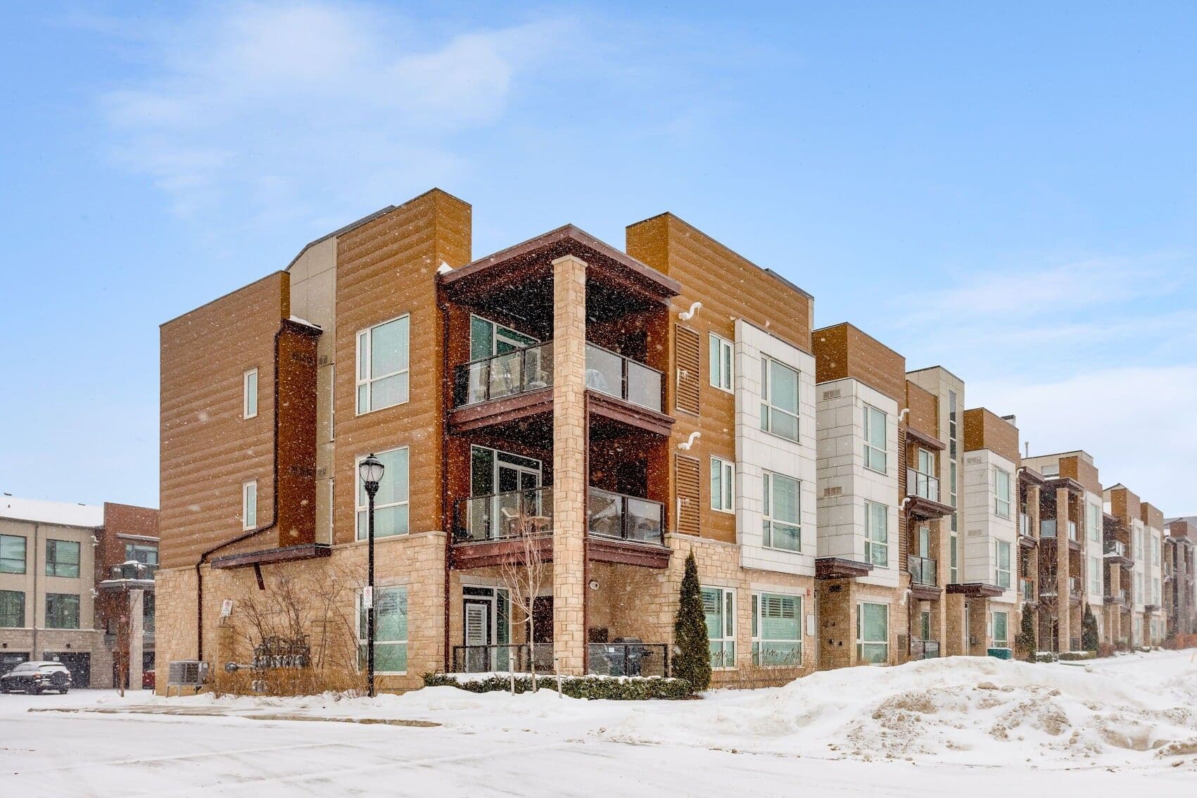 2370 Khalsa Gate 212, Oakville, ON L6M 1P5