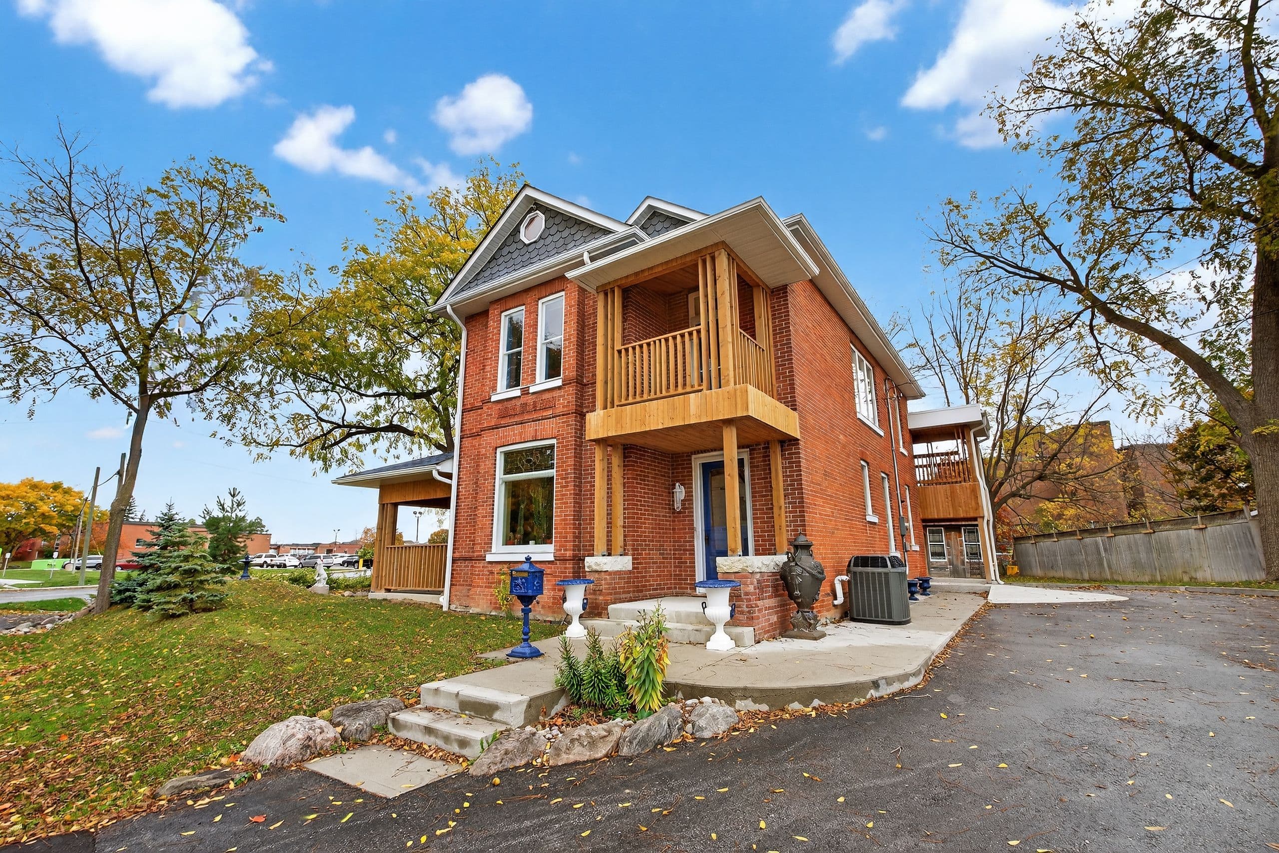 9 The Queensway N/A N, Georgina, ON L4P 1E2