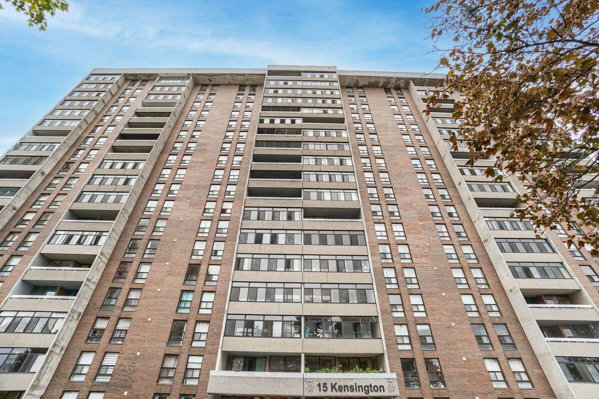 15 Kensington Road 1703, Brampton, ON L6T 3W2