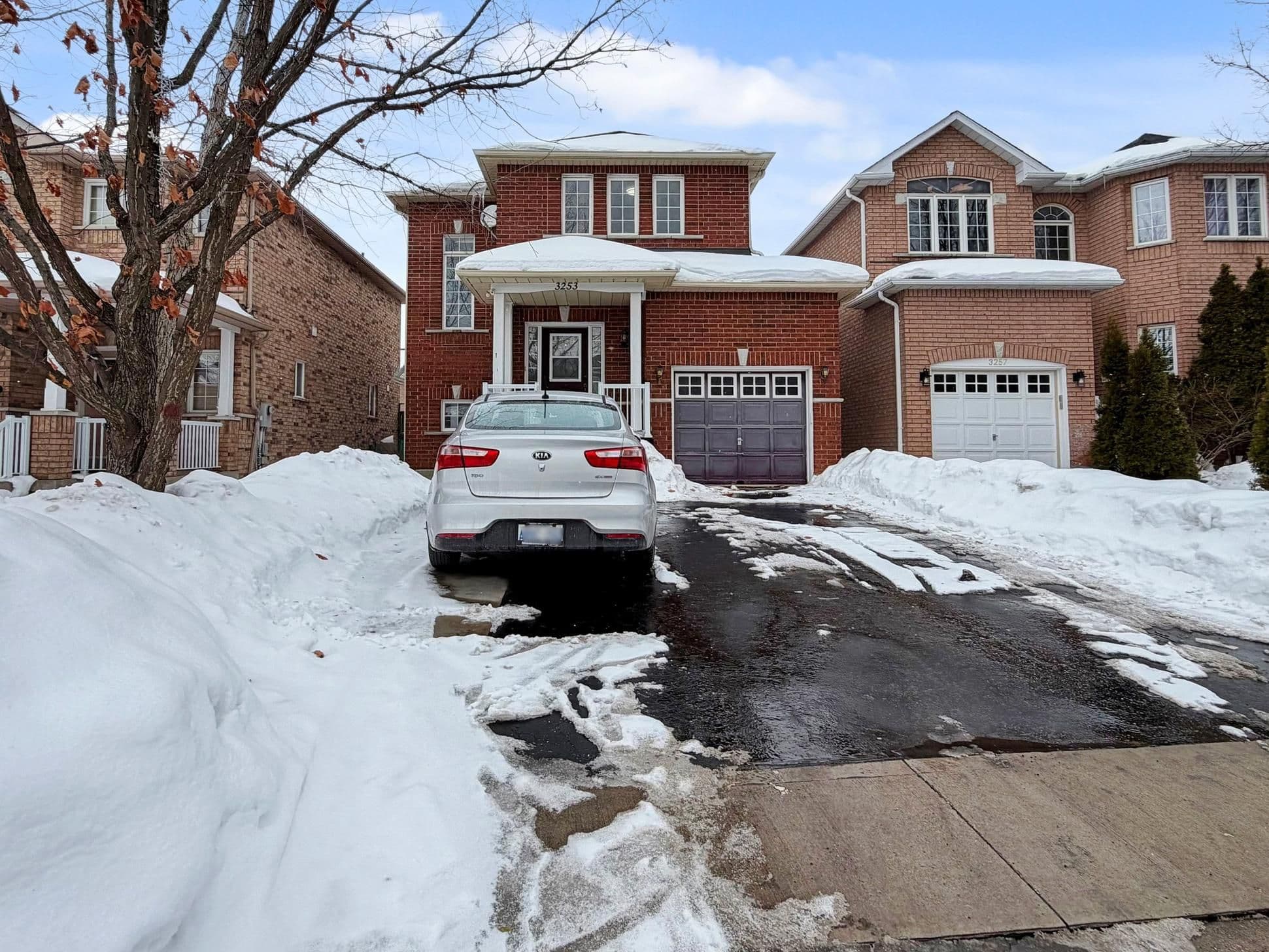 3253 Bruzan Crescent, Mississauga, ON L5N 8E7