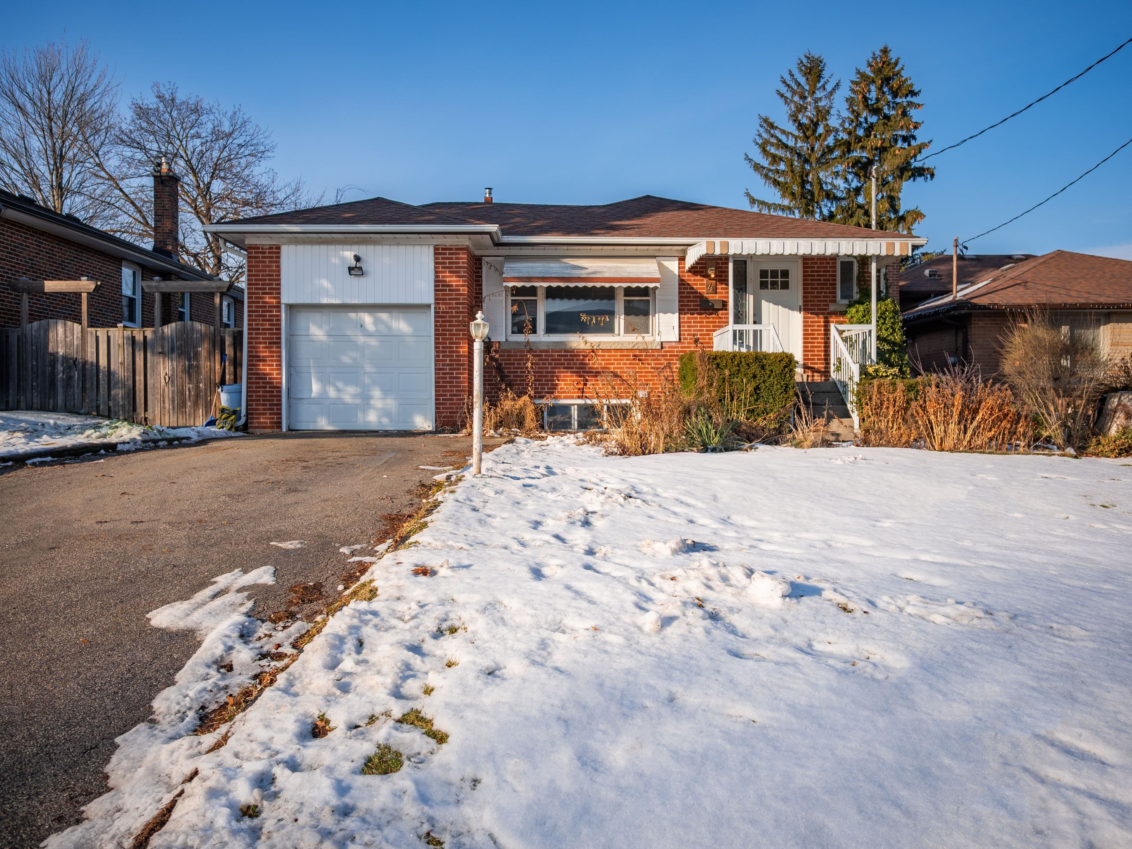 4 Riverlea Drive, Toronto W09, ON M9P 2H1