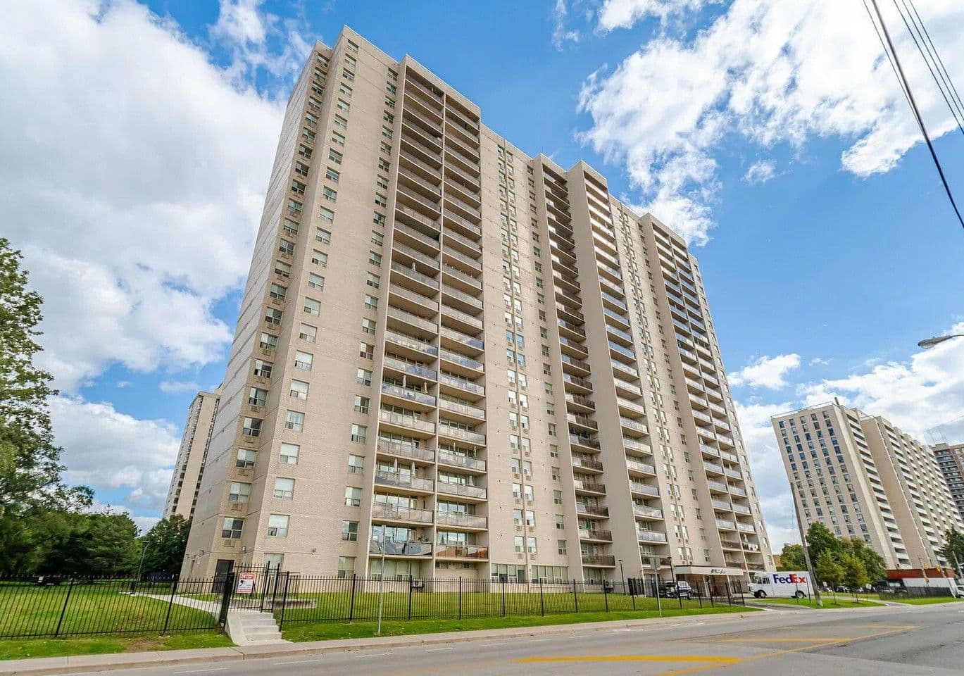 155 Marlee Avenue 2212, Toronto W04, ON M6B 4B5
