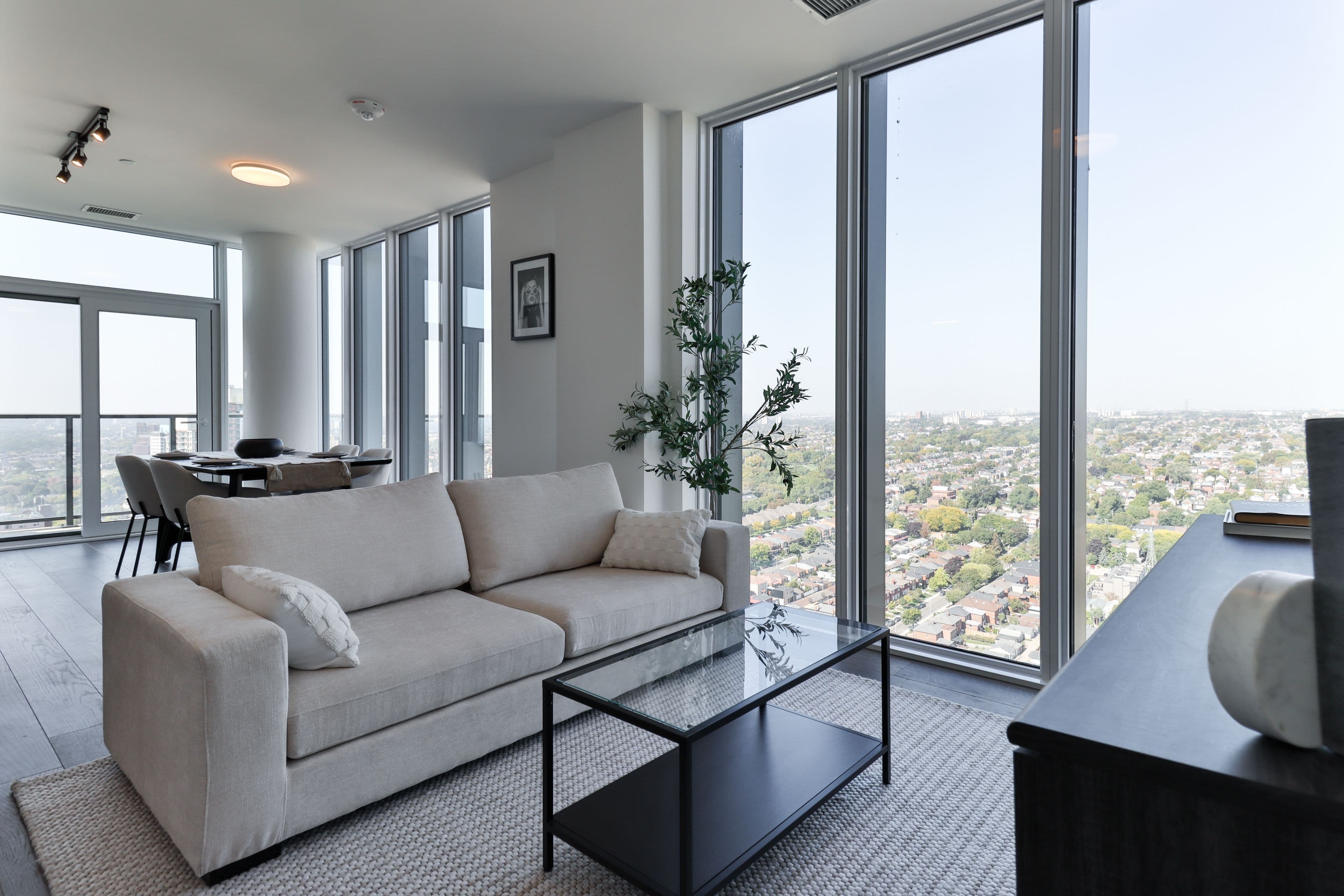 1285 Dupont Street 2904, Toronto W02, ON M6H 0E3