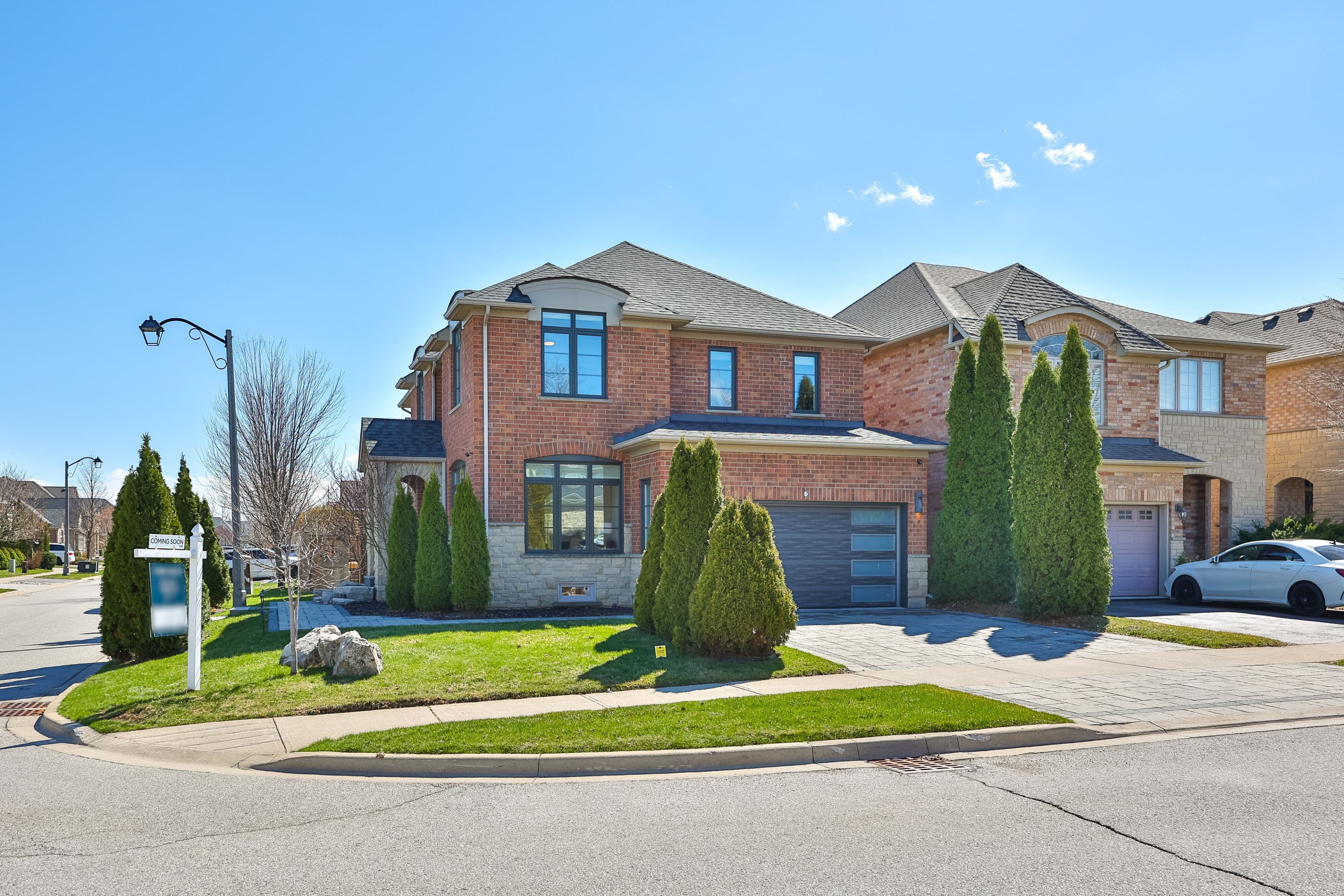 2252 Dewsbury Drive, Oakville, ON L6M 0A6