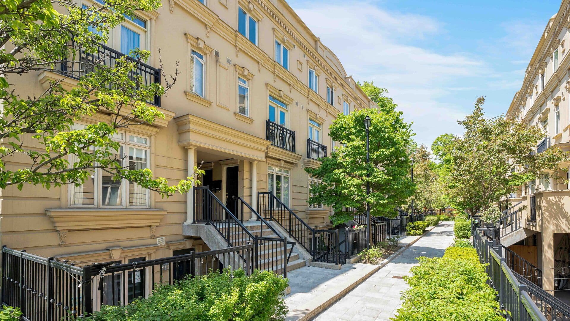 88 Carr Street Th32, Toronto C01, ON M5T 1B7