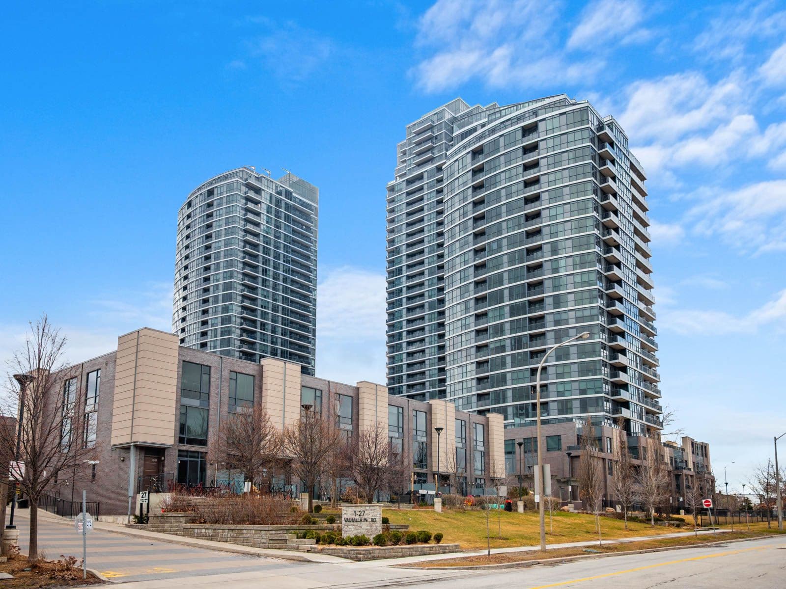 9 Valhalla Inn Road 2107, Toronto W08, ON M9B 1B2