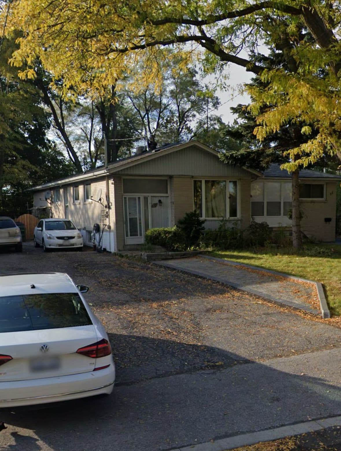 50 Marbury Crescent Lower, Toronto C13, ON M3A 2G2