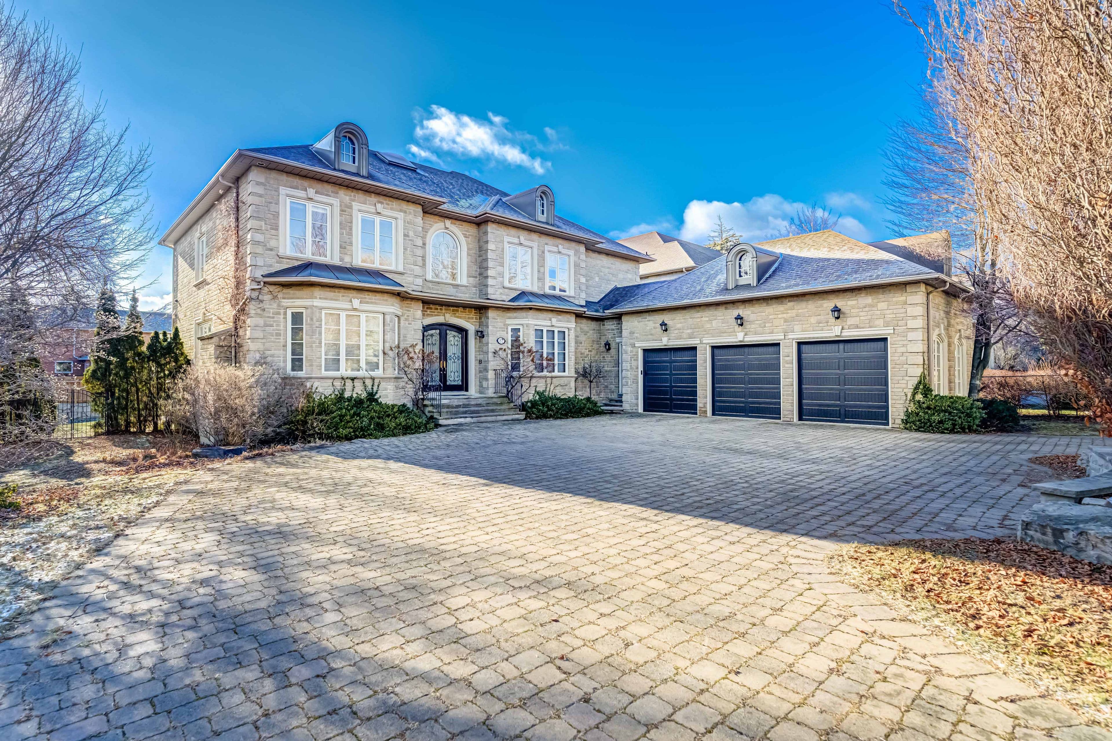 87 Arnold Avenue, Vaughan, ON L4J 1B6