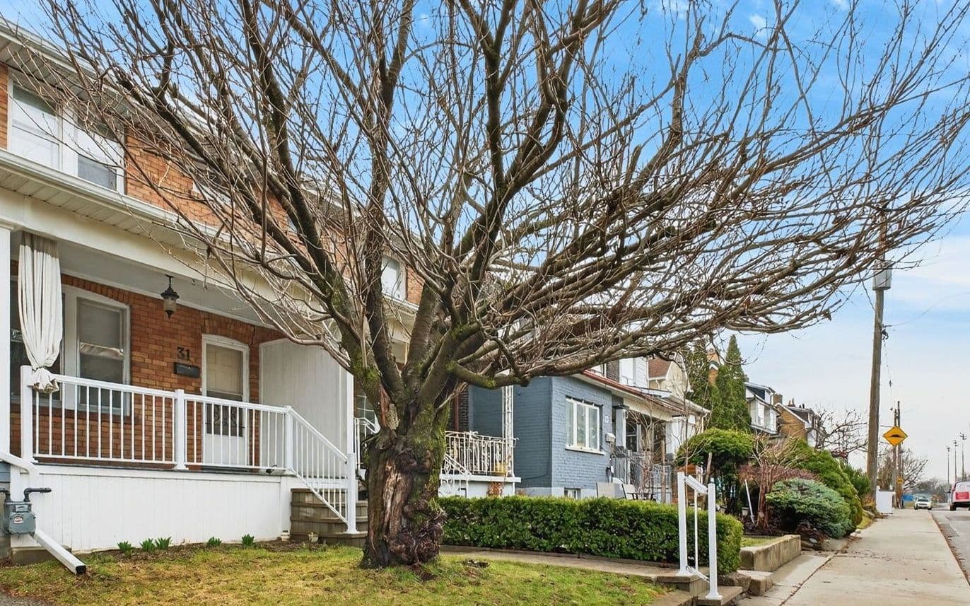 31 Mcroberts Avenue, Toronto W03, ON M6E 4P3