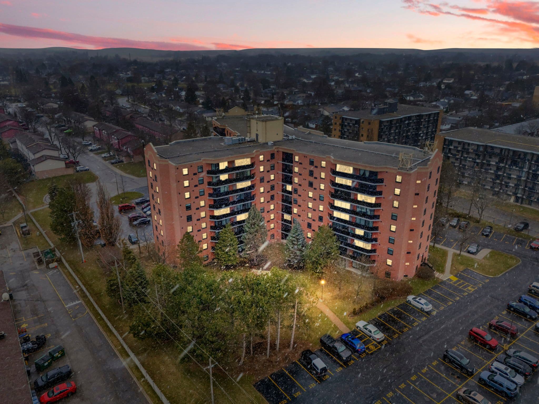 9 Bonheur Court 902, Brantford, ON N3P 1Z5