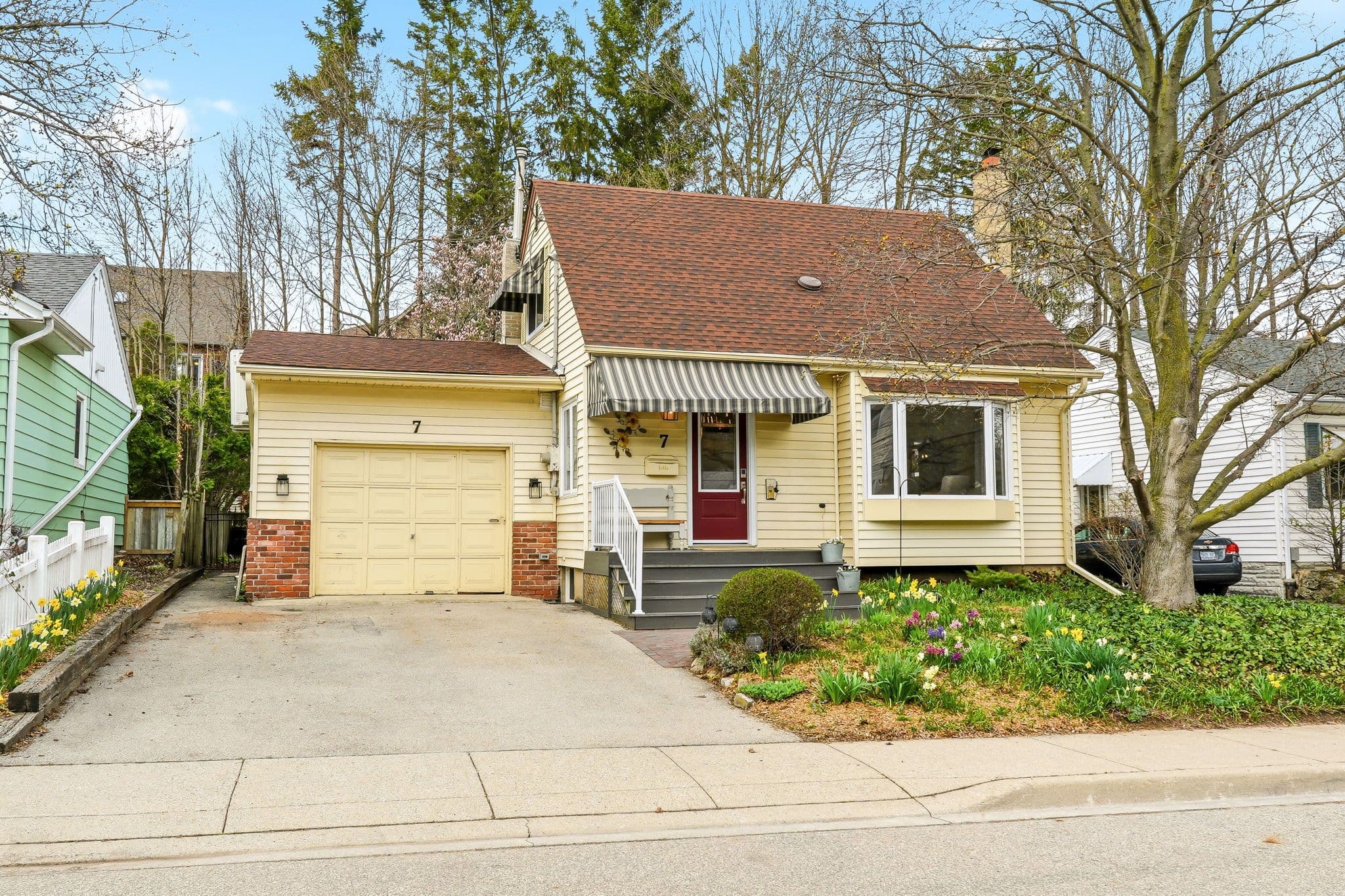 7 Central Park Avenue, Hamilton, ON L9H 2M5