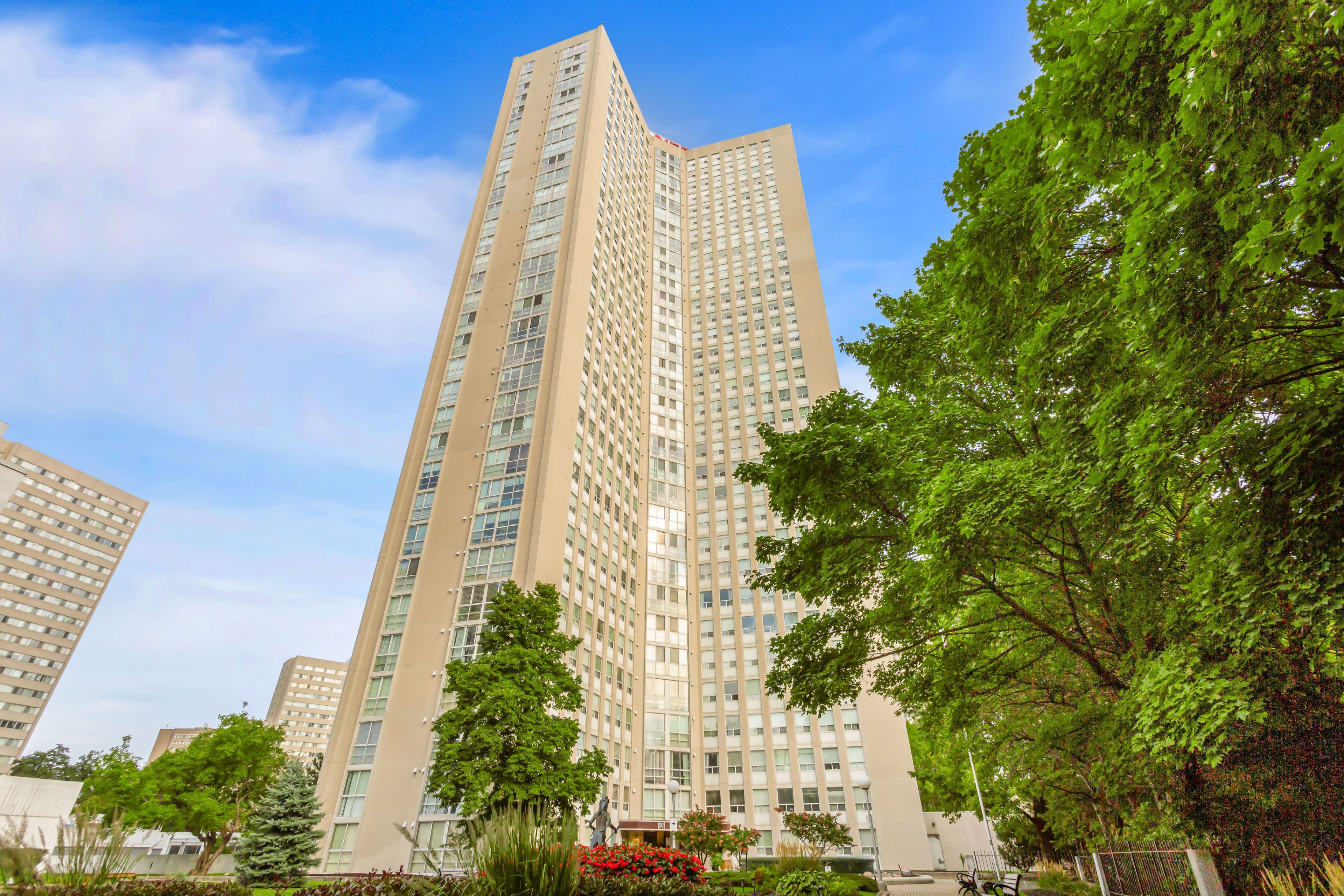 3650 Kaneff Crescent PH6, Mississauga, ON L5A 4A1