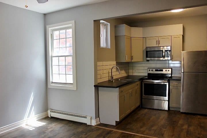 590 E MAIN Street E 2, Hamilton, ON L8M 1J6